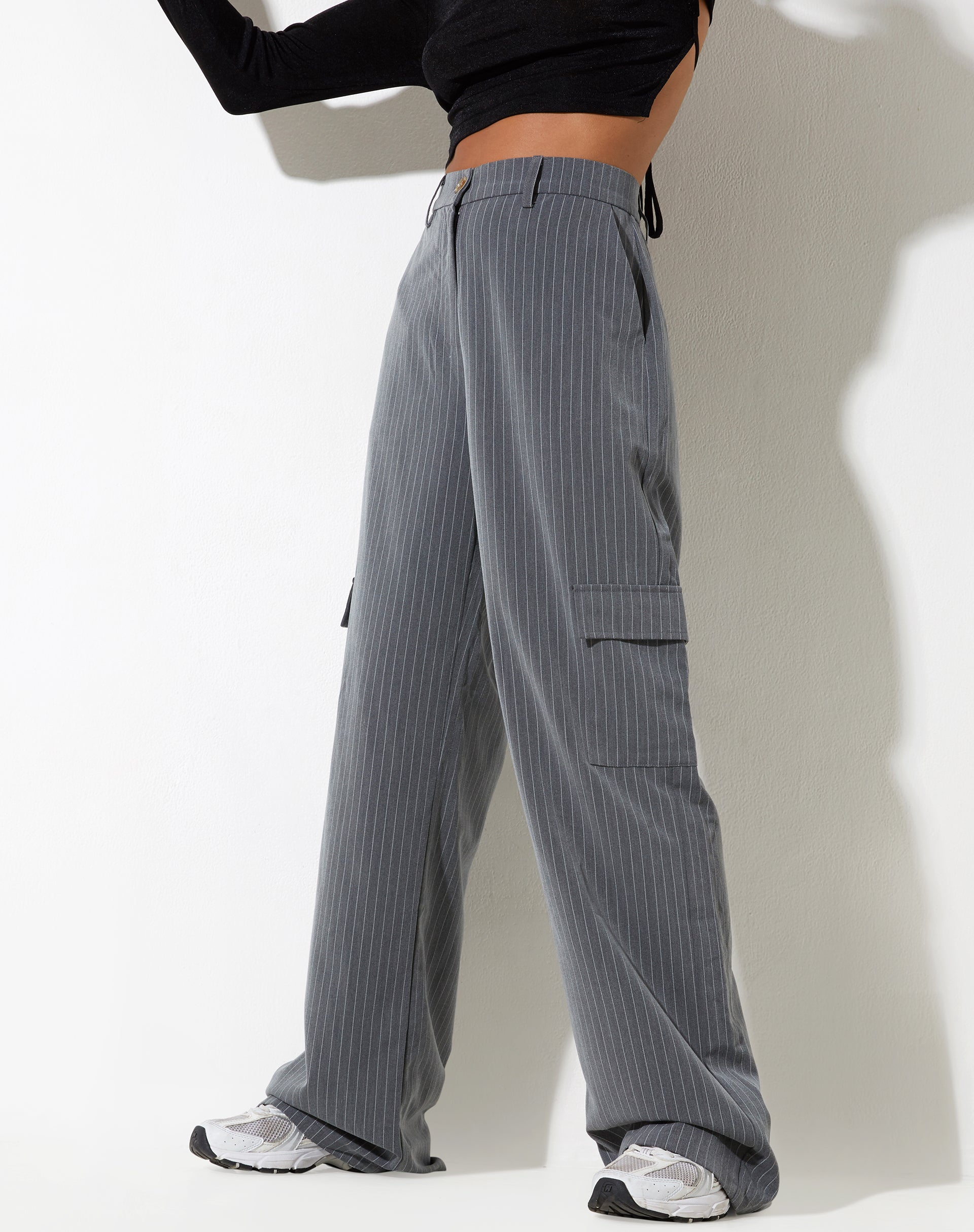 imagen de Abba Cargo Trouser en Pinstripe Grey
