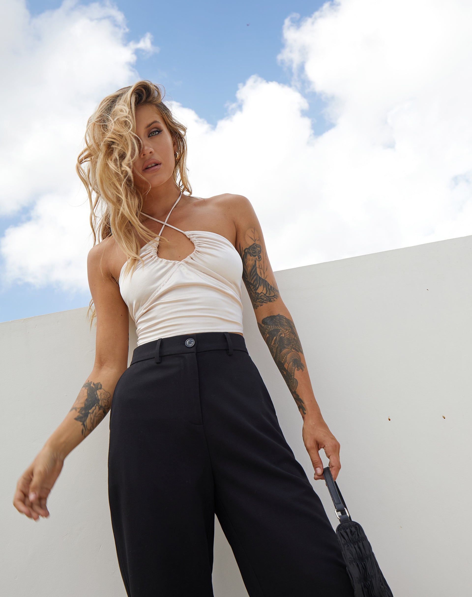 Imagen de Haltri Crop Top de satén Marfil