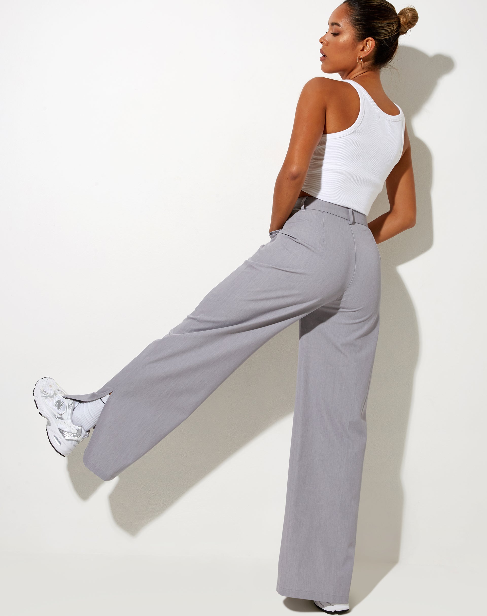 Imagen del pantalón Abby gris plateado