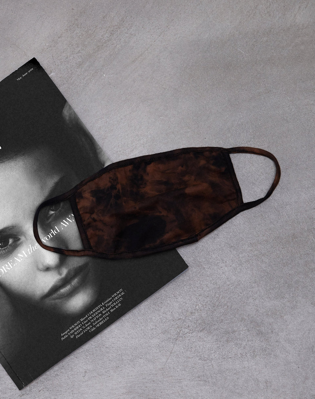 Máscara facial en negro óxido Tie Dye