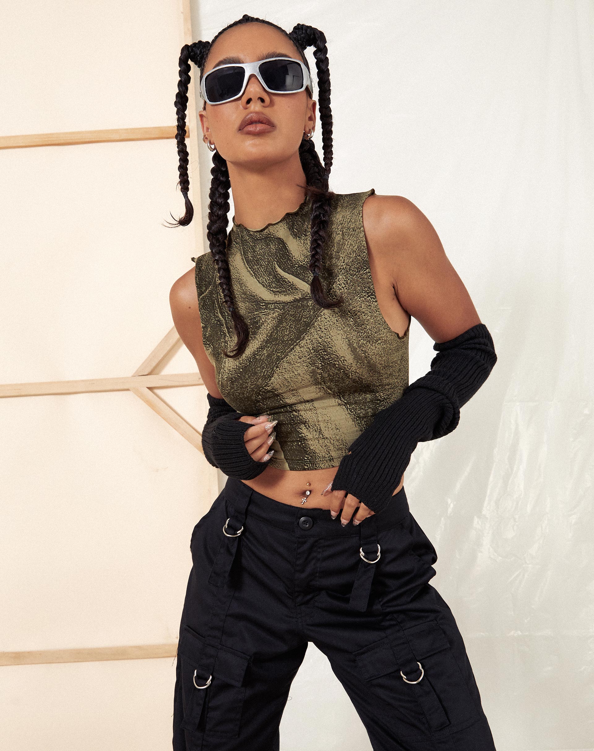 imagen de Ajak Crop Top en Dystopian Crease Khaki