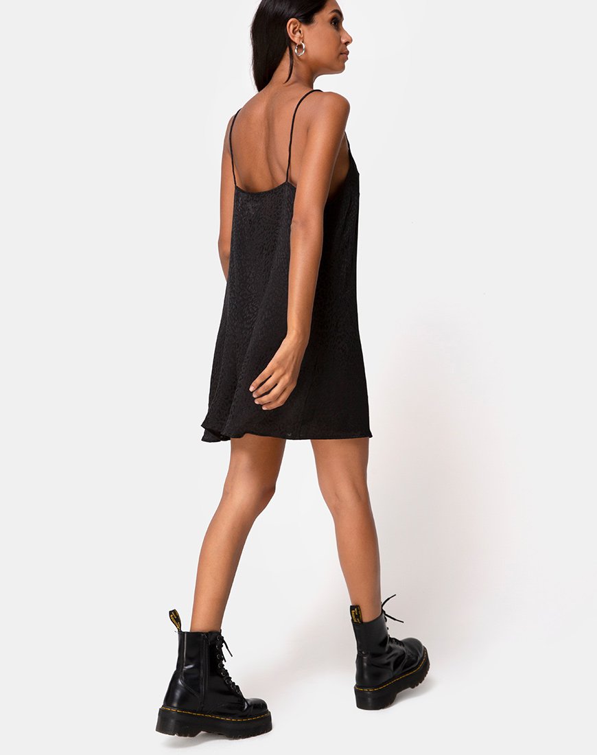 Imagen del vestido Akina de satén negro Chita