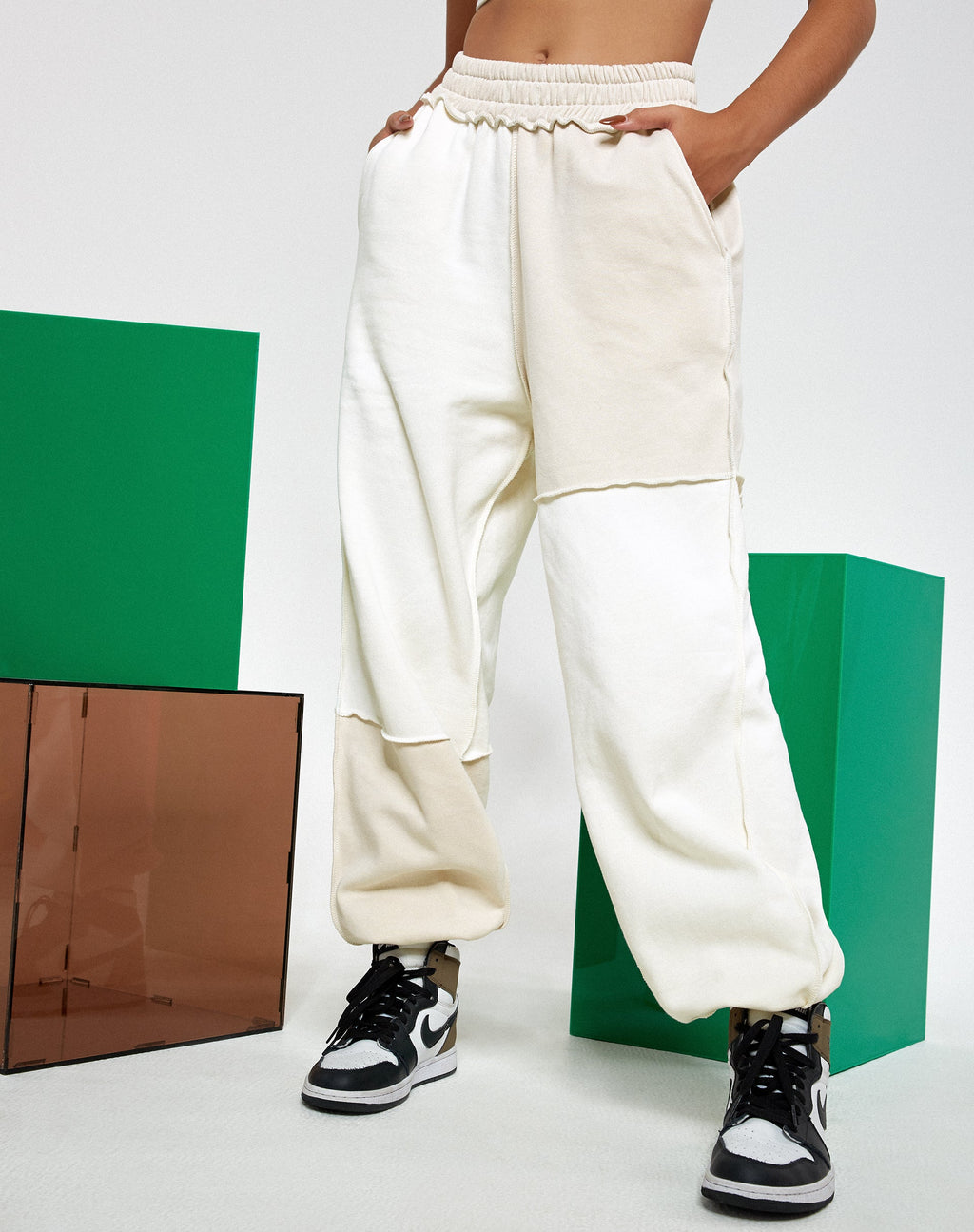 Pantalón Albaca en marfil con paneles y blanco invierno