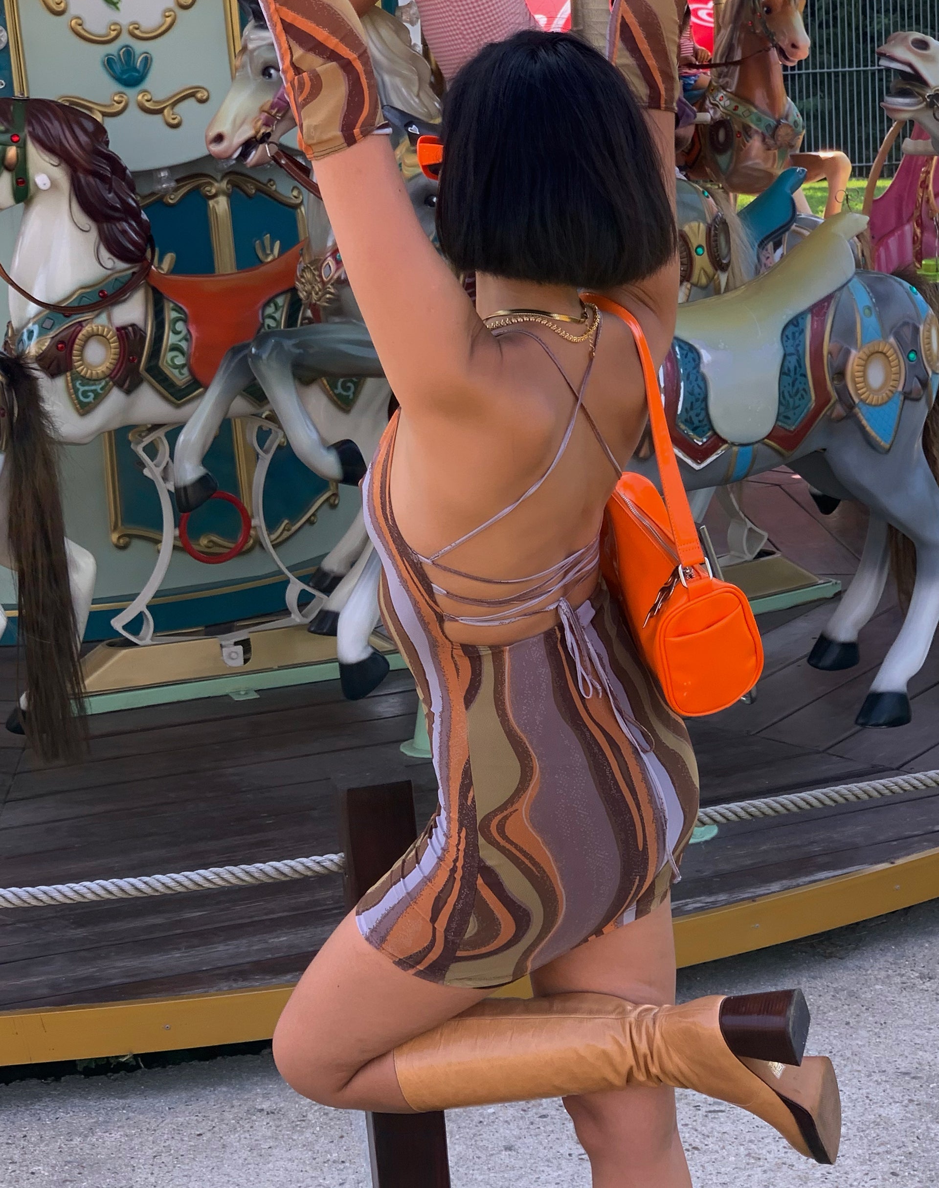 Imagen del minivestido MOTEL X IRIS Bexley en degradado terroso