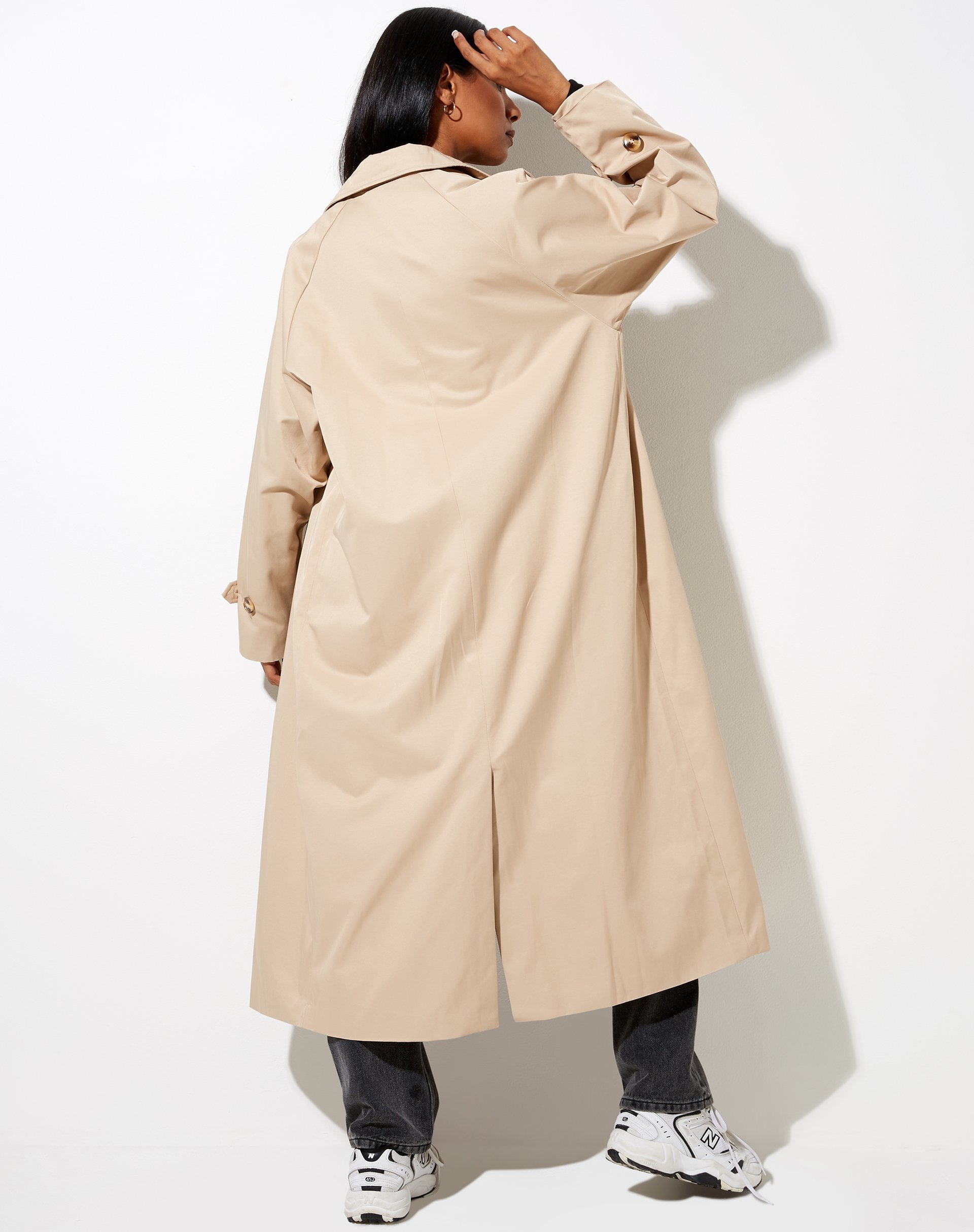 Imagen de Assa Trench Coat Beige con forro de rayas