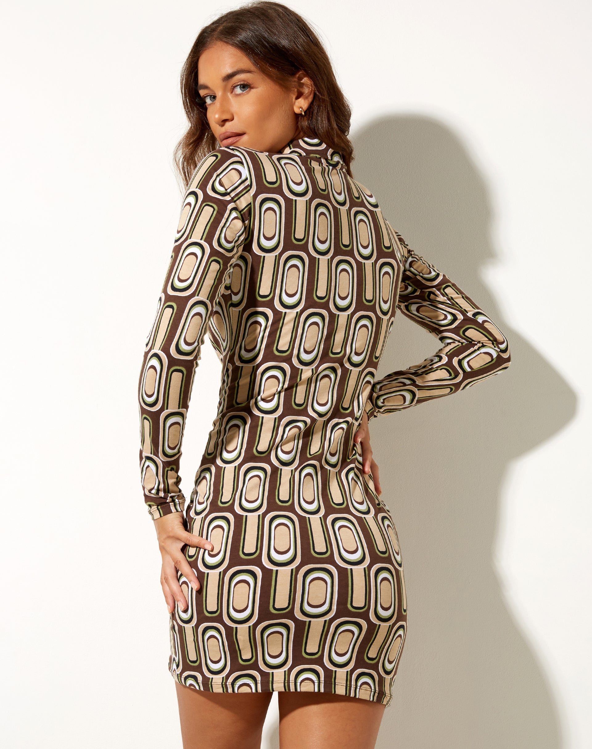 Imagen del vestido Avaya en punto retro Marrón