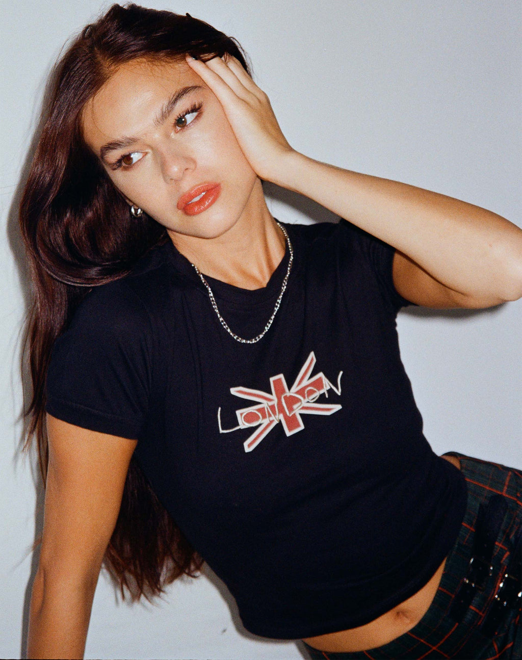 Camiseta Babe en negro con bordado London Motel
