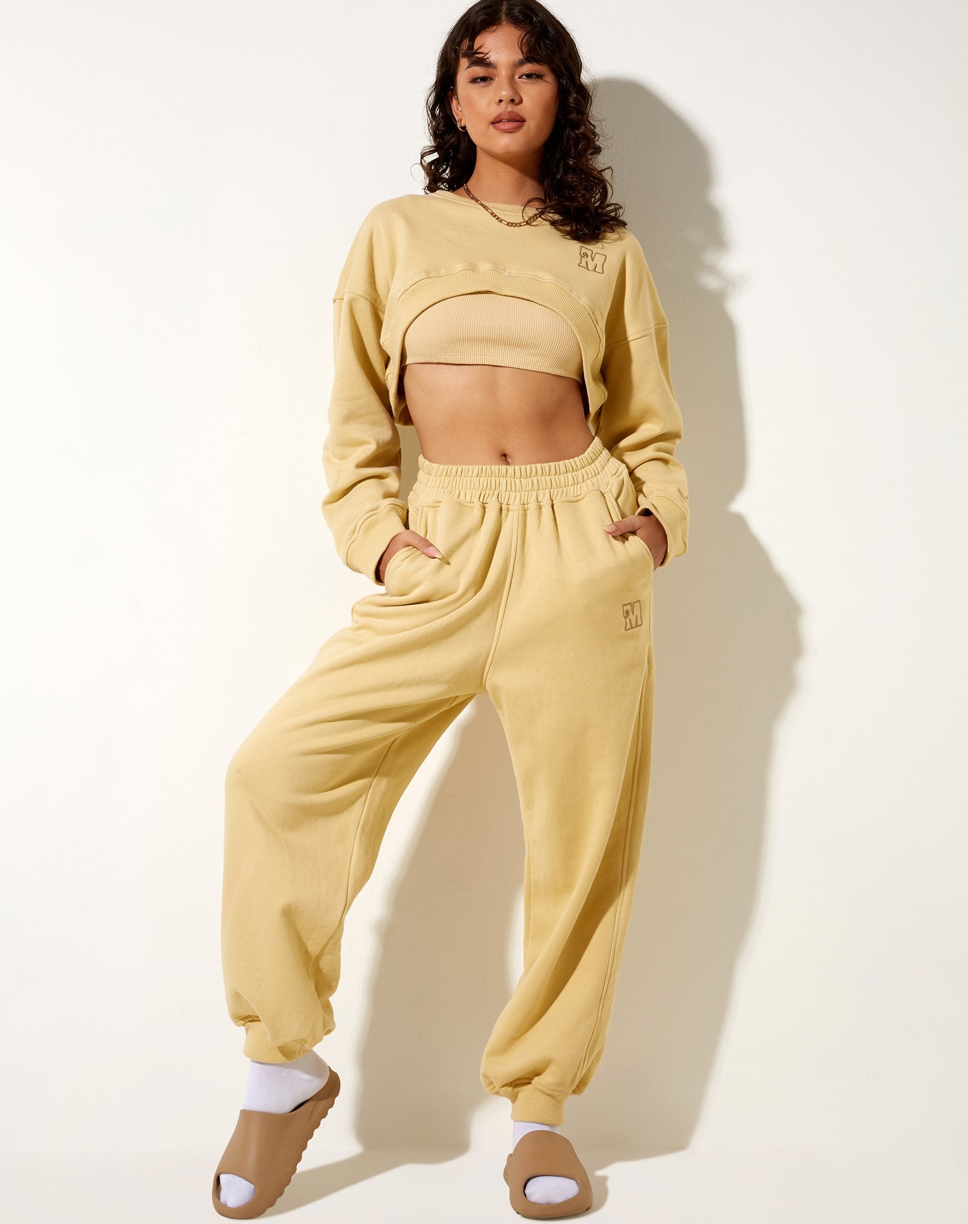 Imagen de la sudadera Bacel Cropped Sweatshirt in Custard M Embro
