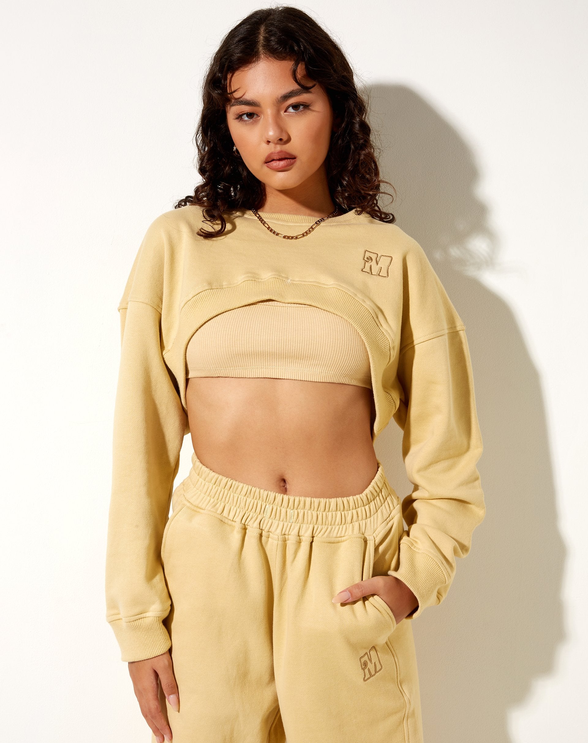 Imagen de la sudadera Bacel Cropped Sweatshirt in Custard M Embro