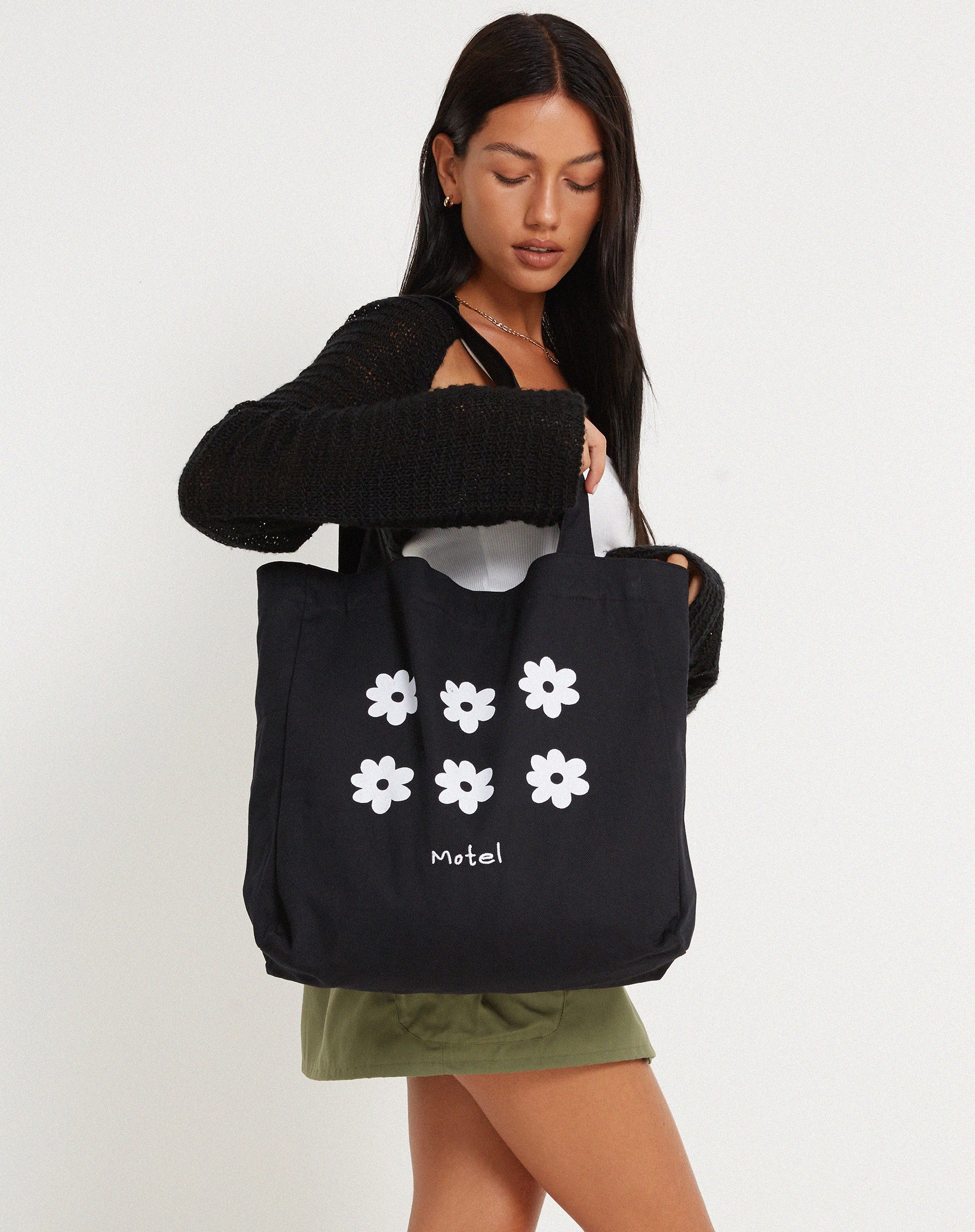 imagen de Barbs Tote Bag en Black Motel