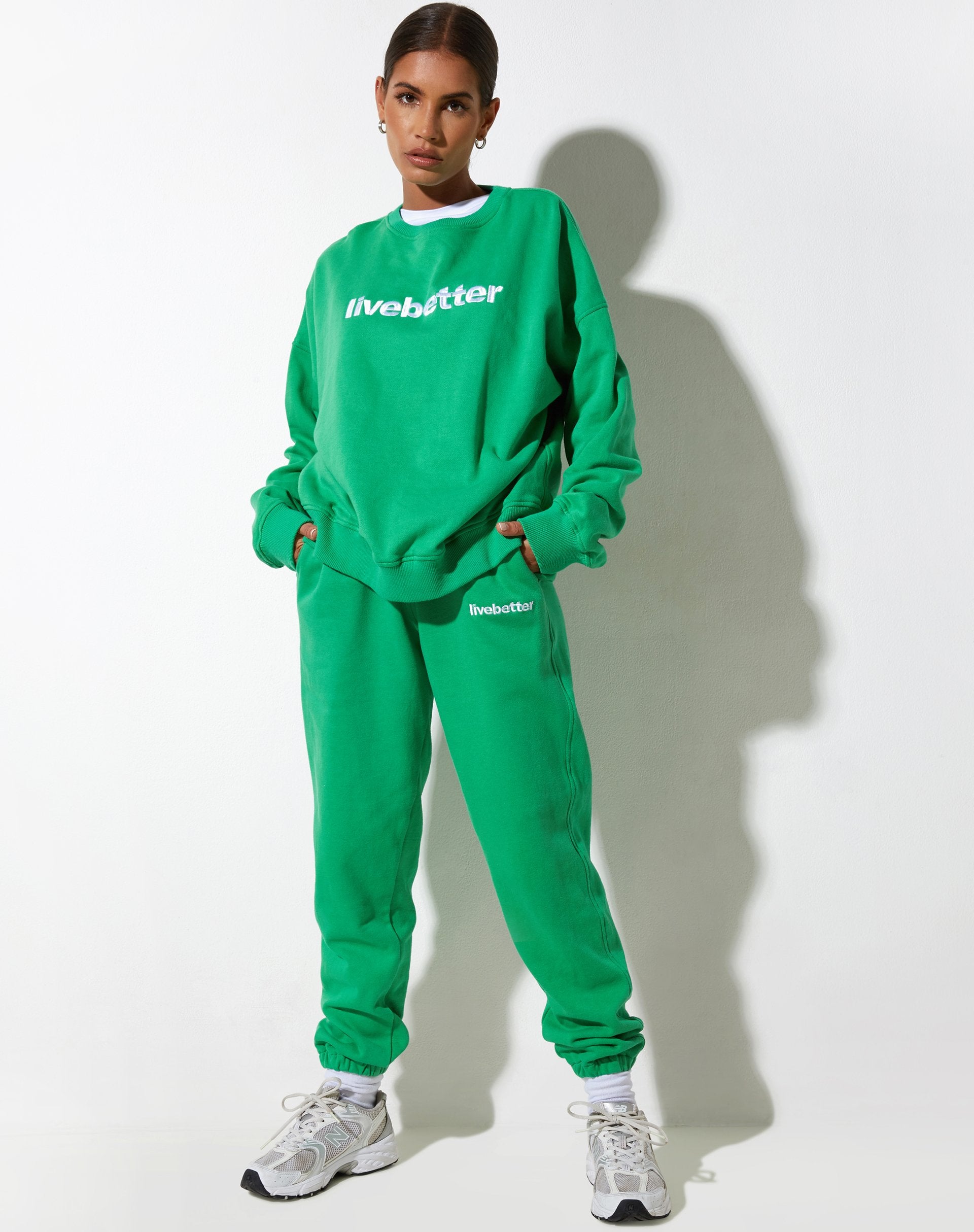 imagen de Ted Sudadera en Fun Green con "Live Better' Embro
