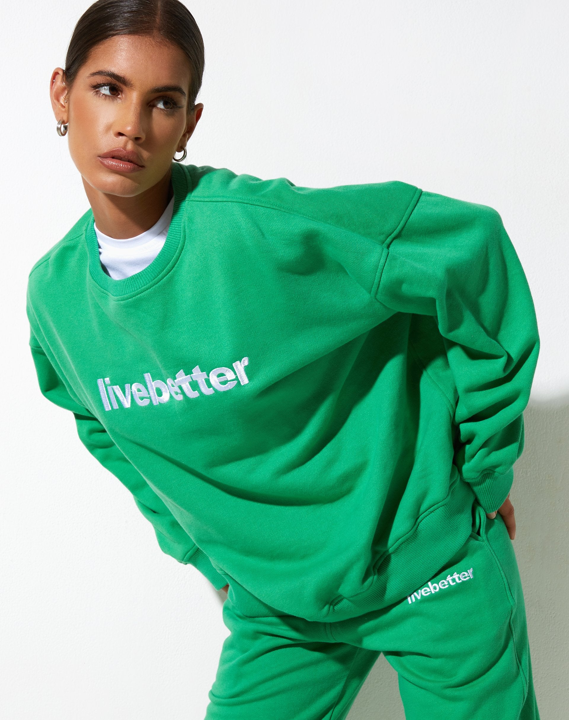 imagen de Ted Sudadera en Fun Green con "Live Better' Embro