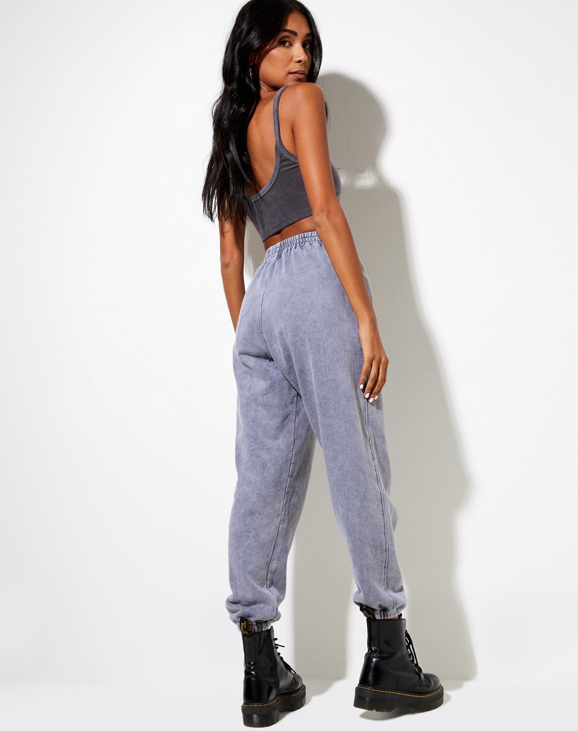 Imagen de Basta Jogger en Charcoal Wash Angel Energy Wings