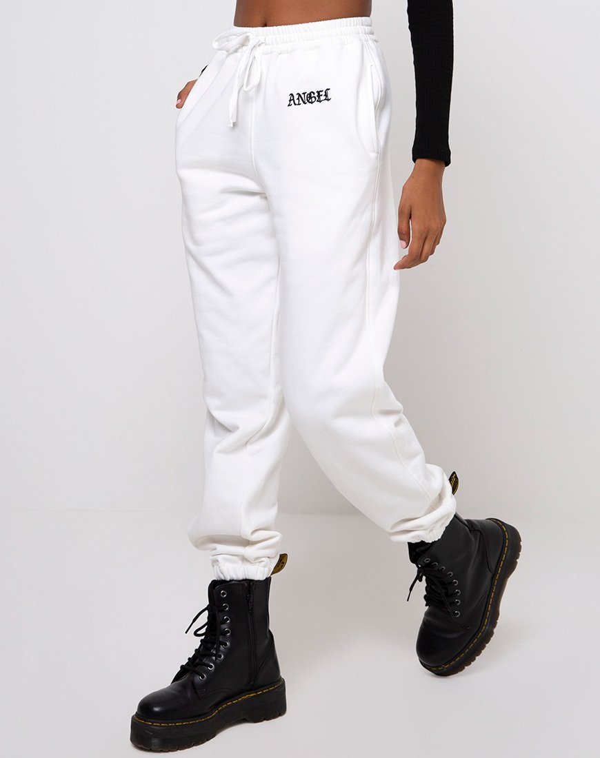 Basta Jogger blanco con bordado "Angel" negro