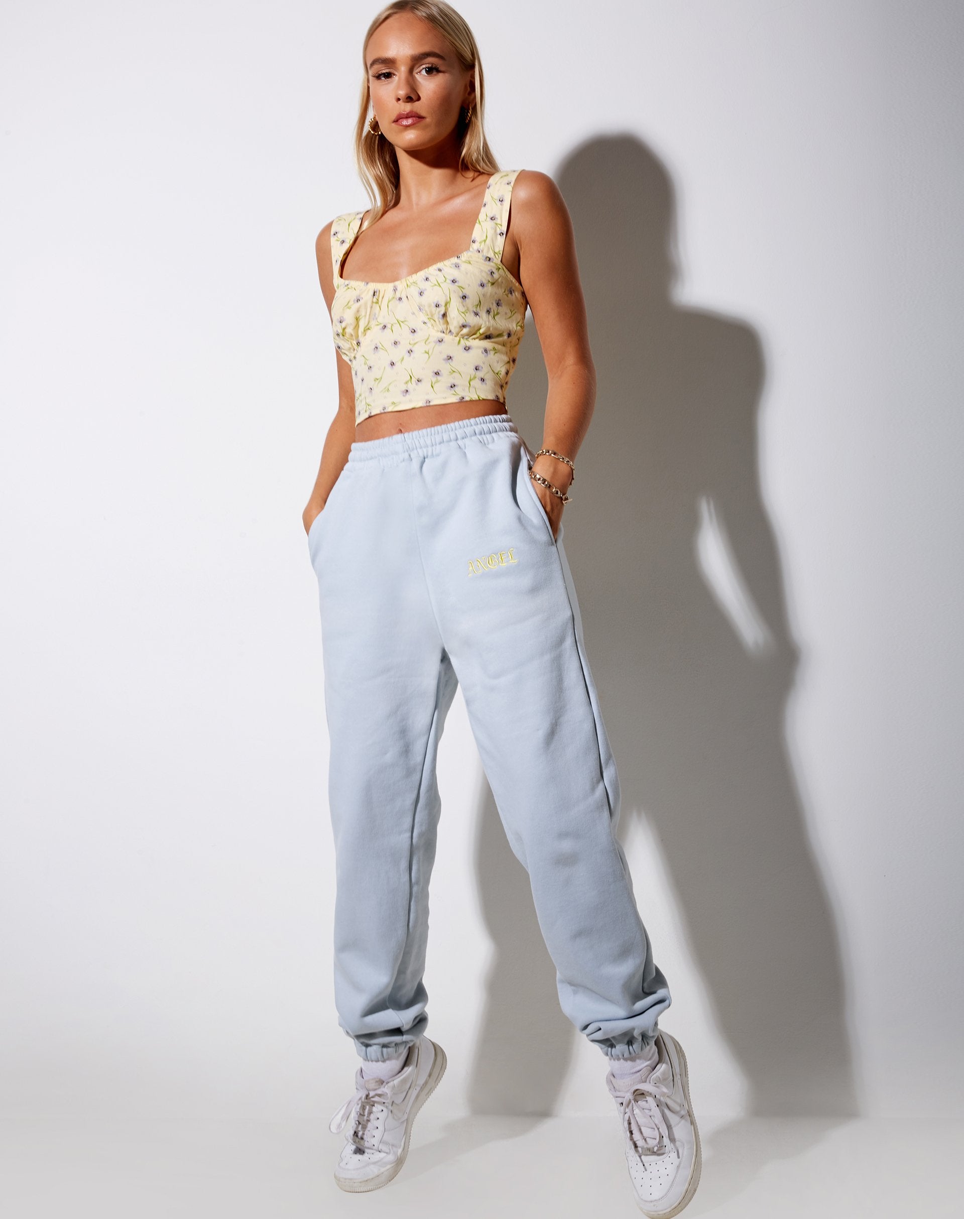 Imagen de Basta Jogger en Baby Blue Angel Embro en Lemon