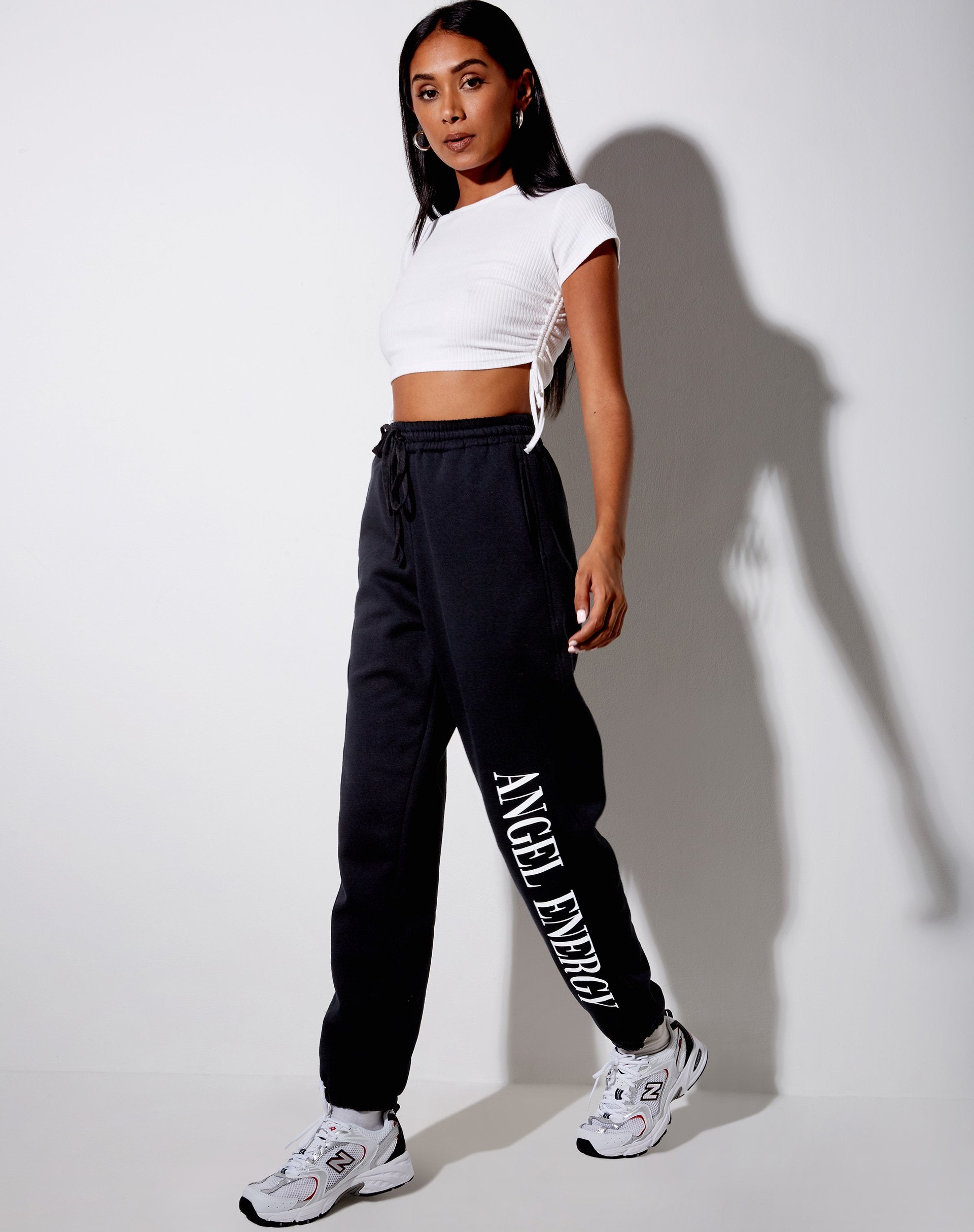Imagen de Basta Jogger en negro Angel Energy