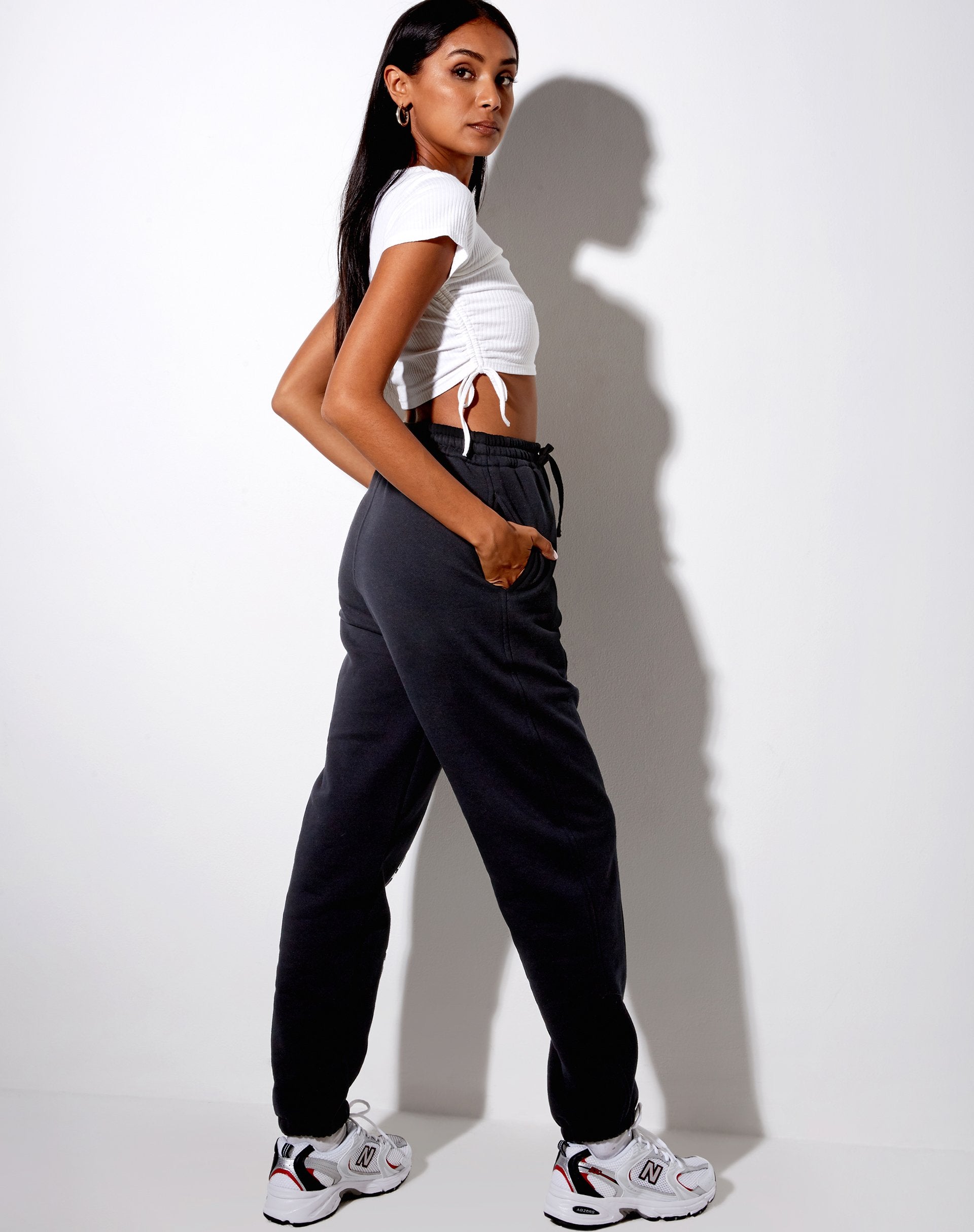 Imagen de Basta Jogger en negro Angel Energy