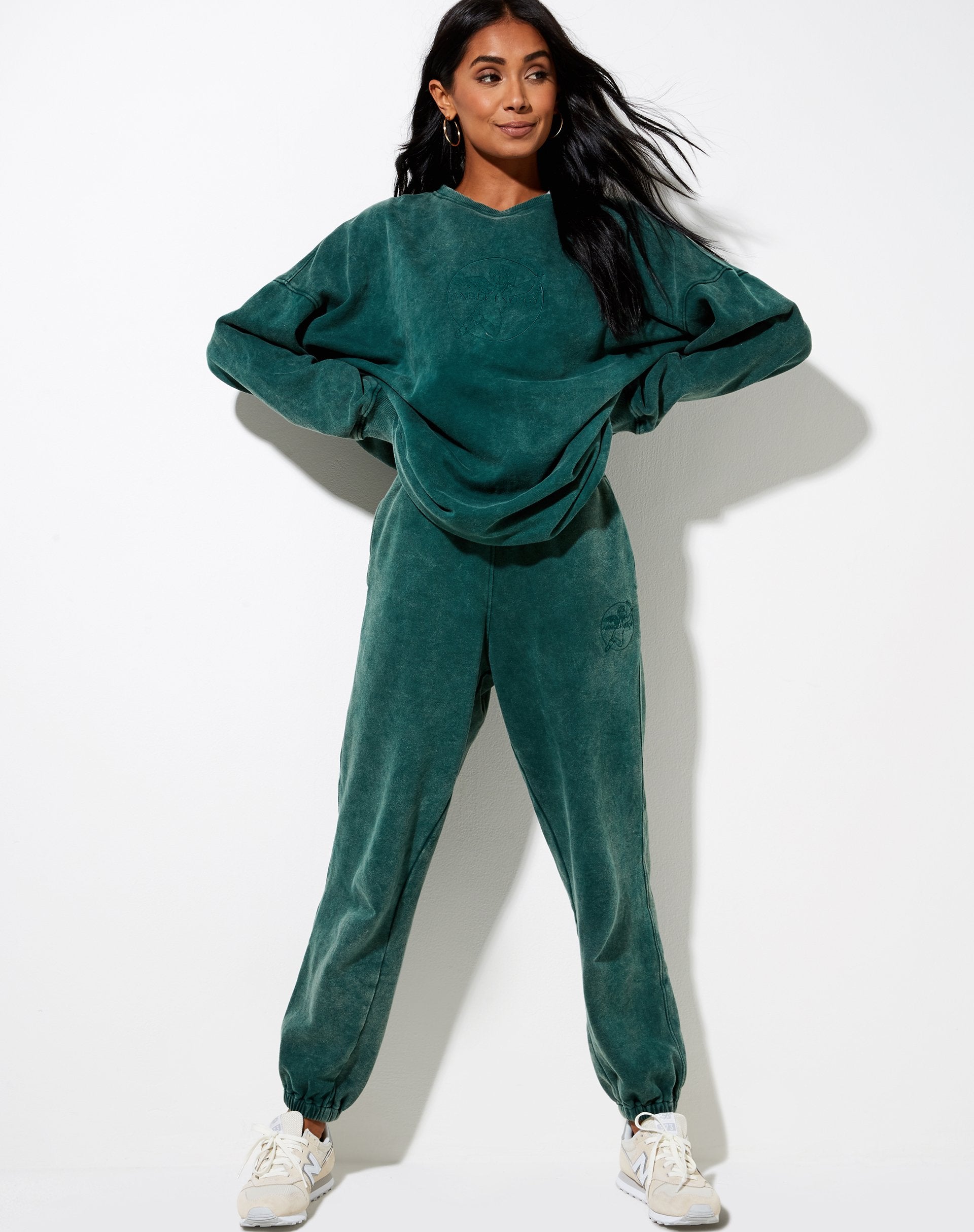 Imagen de Sudadera Glo en Verde Lavado Angel Energy Cherub Embro