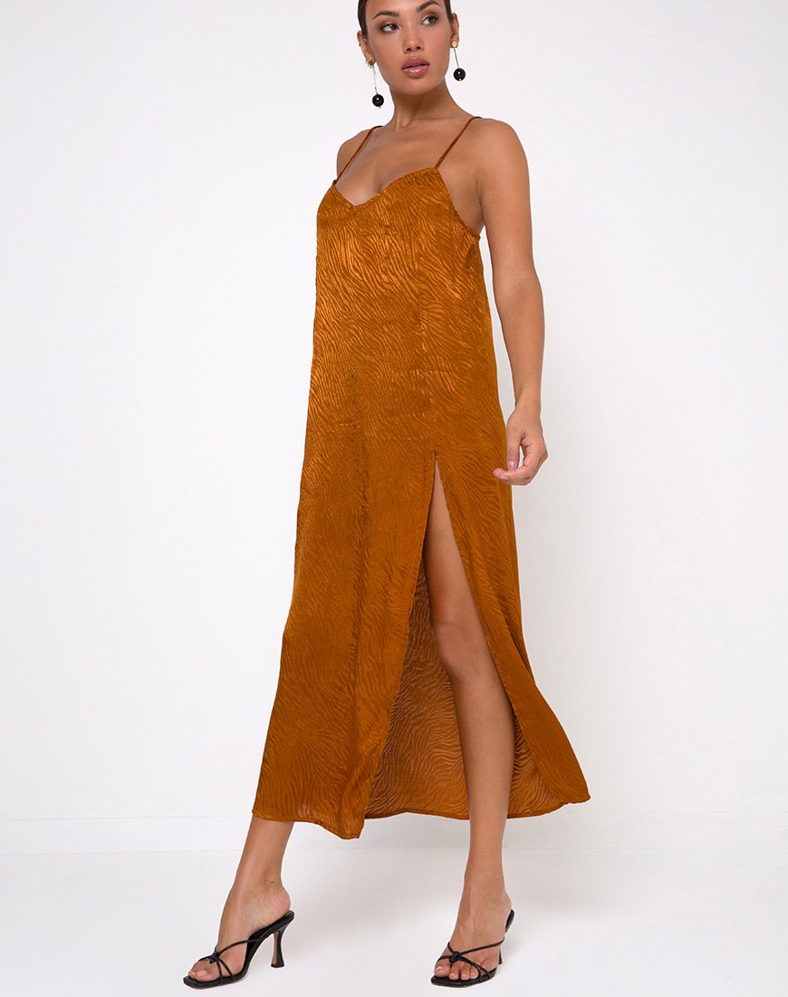 Imagen de Batis Maxi Vestido de Satén Cebra Coral Dorado