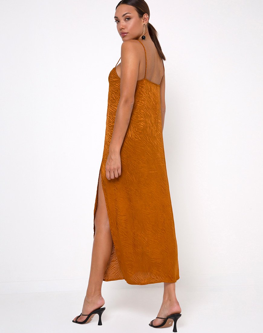 Imagen de Batis Maxi Vestido de Satén Cebra Coral Dorado
