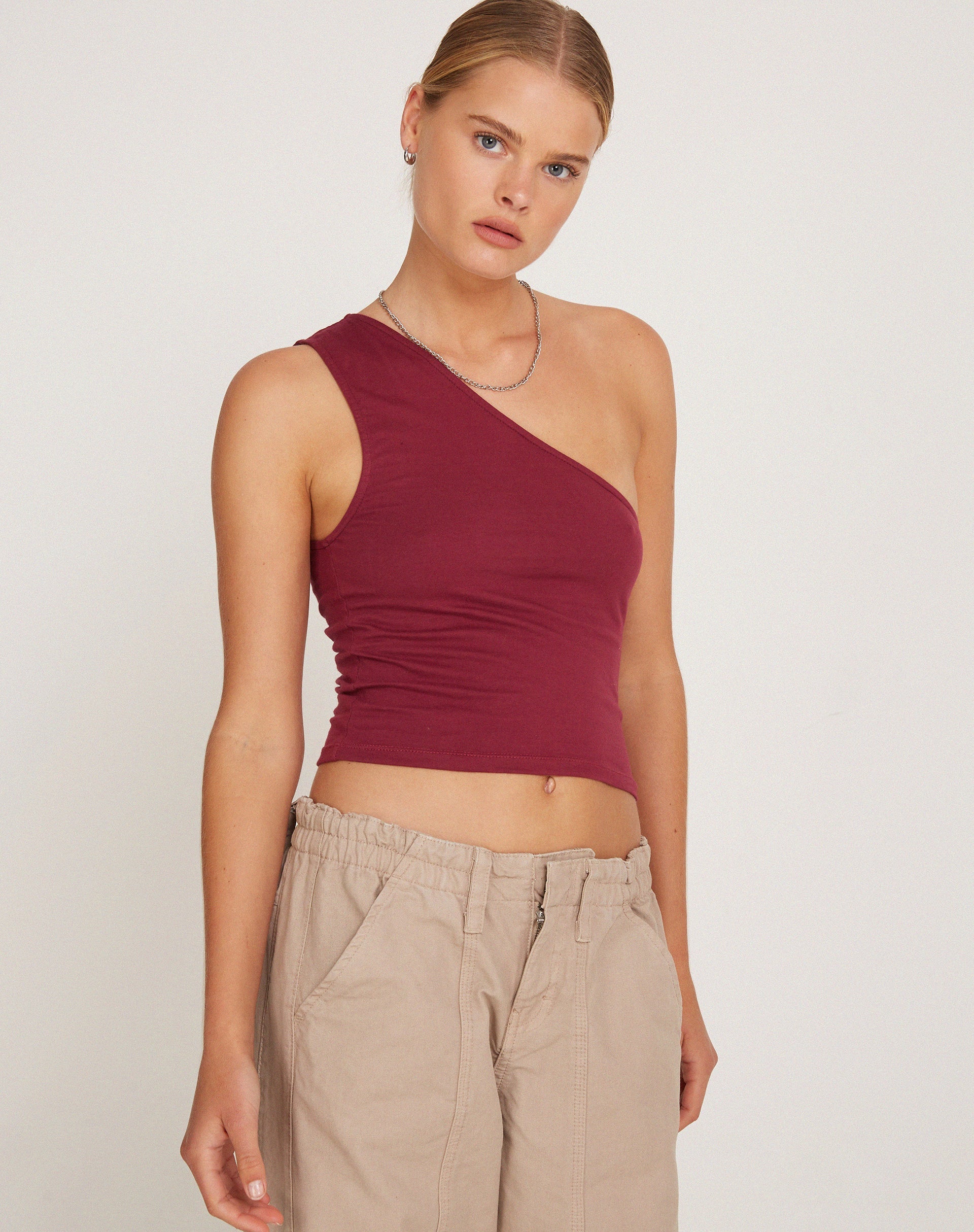 Imagen de Bay One Shoulder Top en ciruela