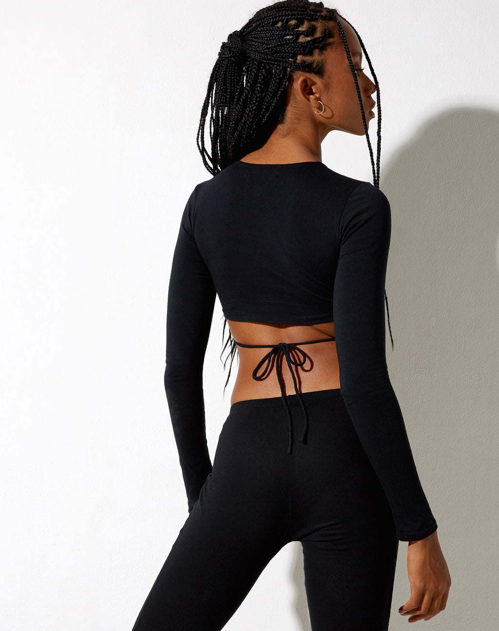 Baye Crop Top en negro Out Of This World