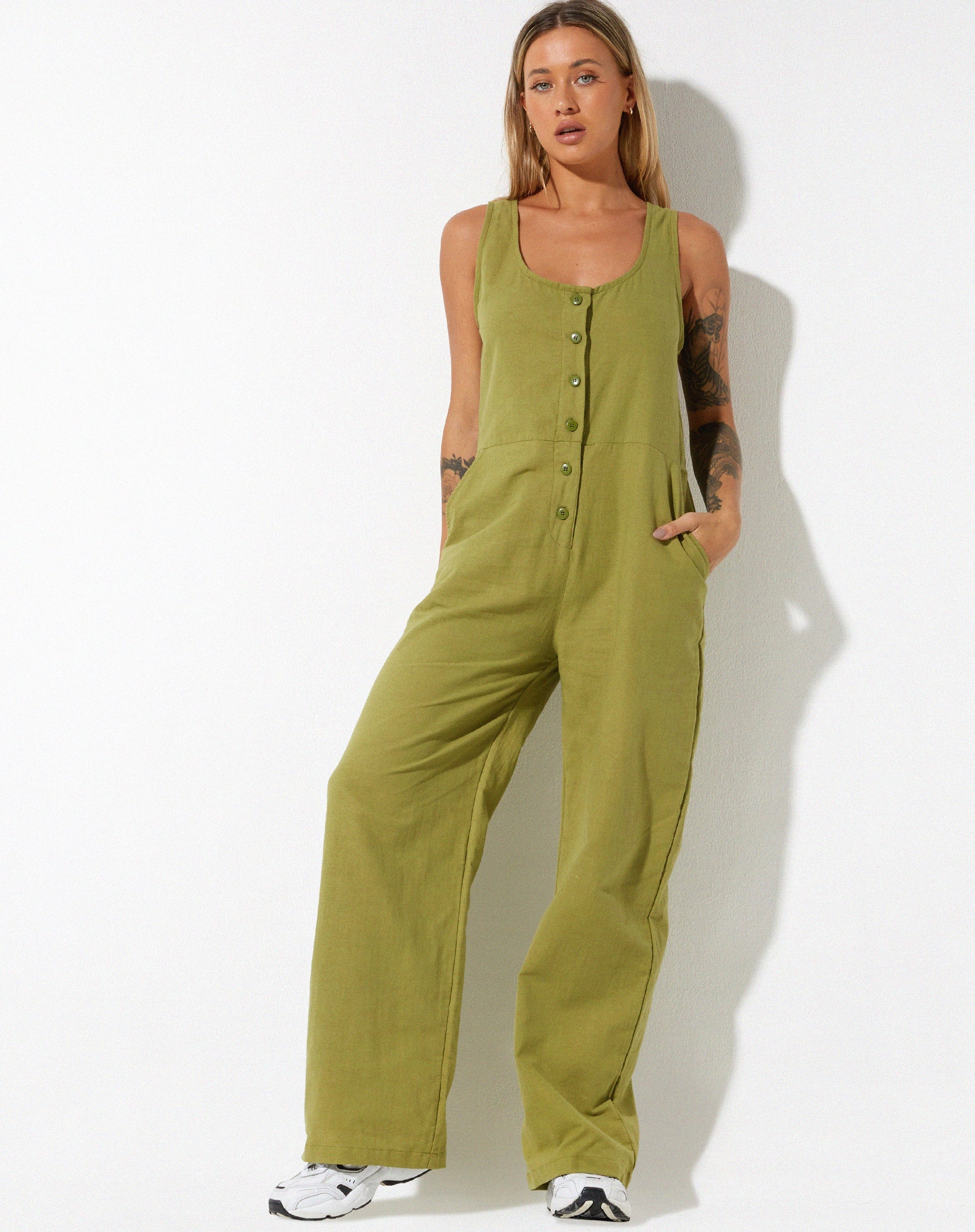 imagen de Beatrix Jumpsuit en Lino Verde Rami