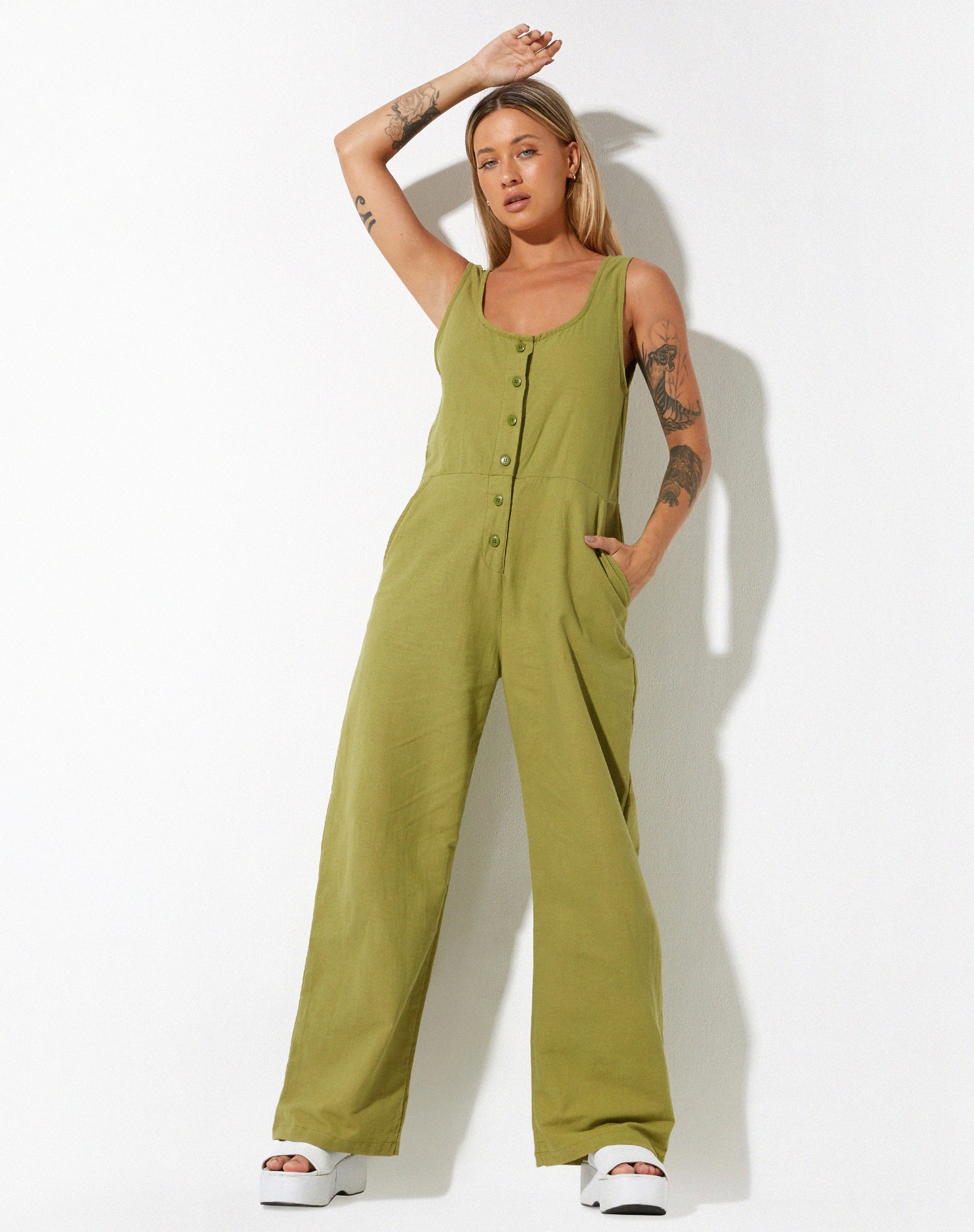 imagen de Beatrix Jumpsuit en Lino Verde Rami