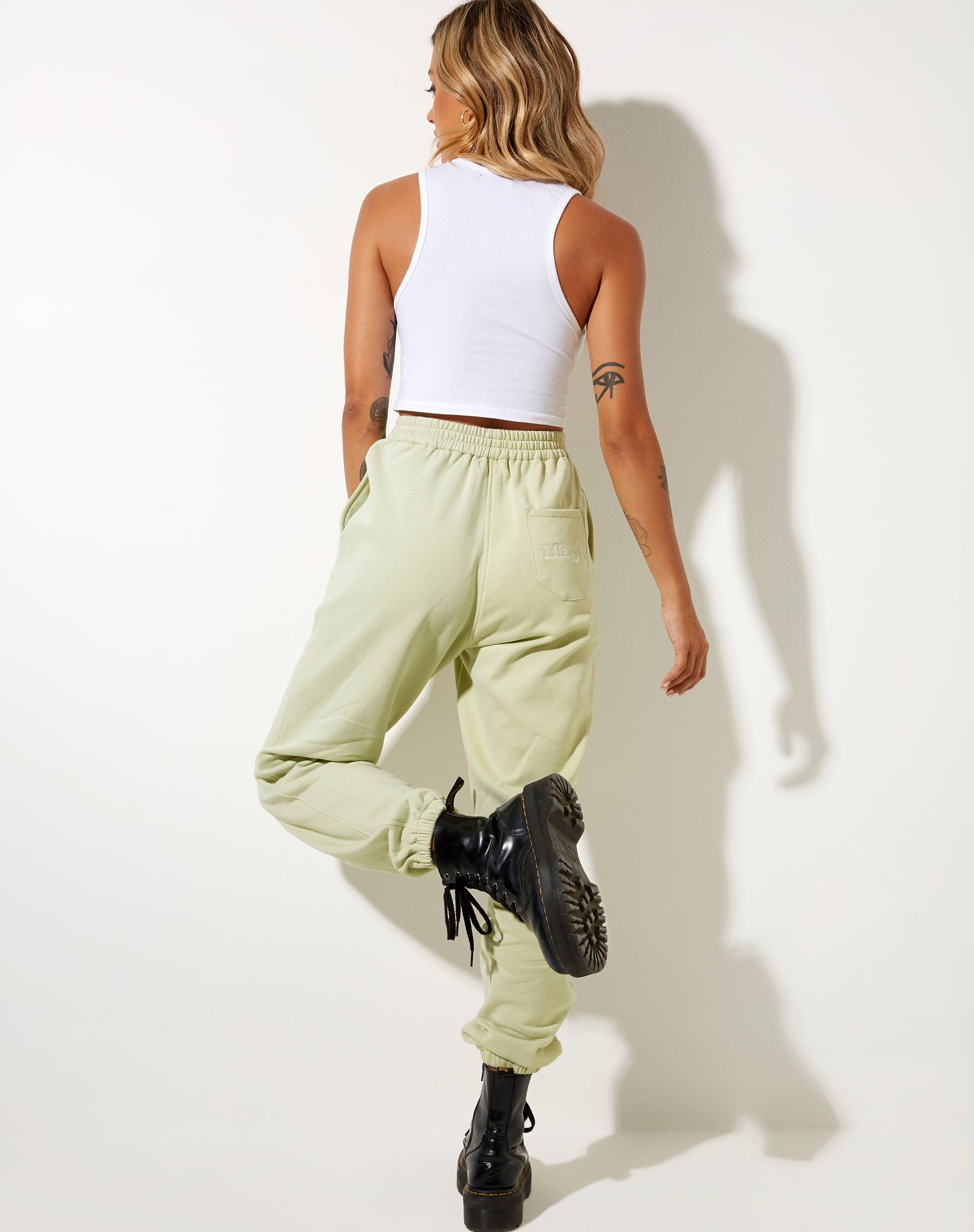 Imagen de Besties Jogger en verde Graffiti Magic Embro
