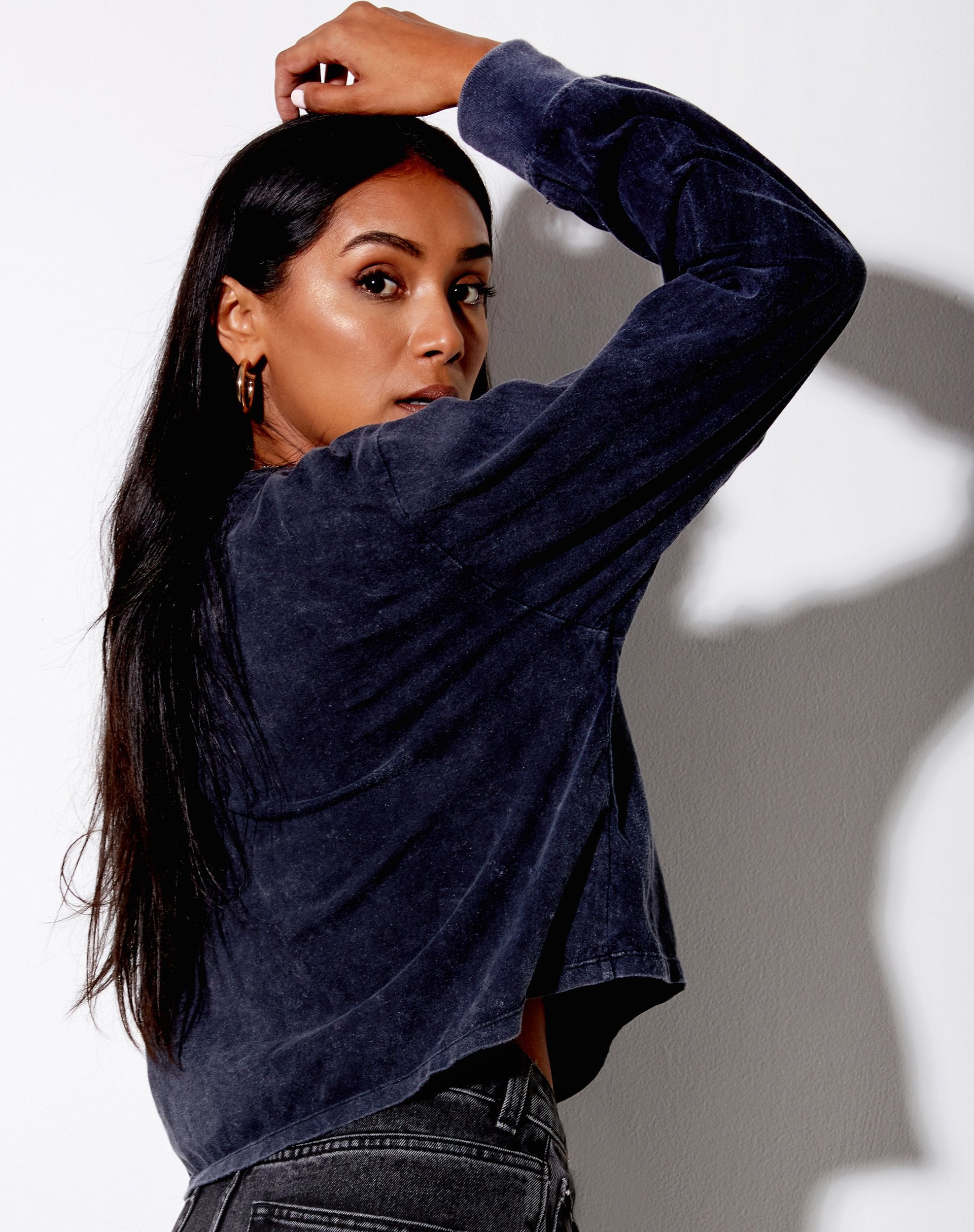 Imagen de Boli Crop Tee in Black Wash Tribal Angelo