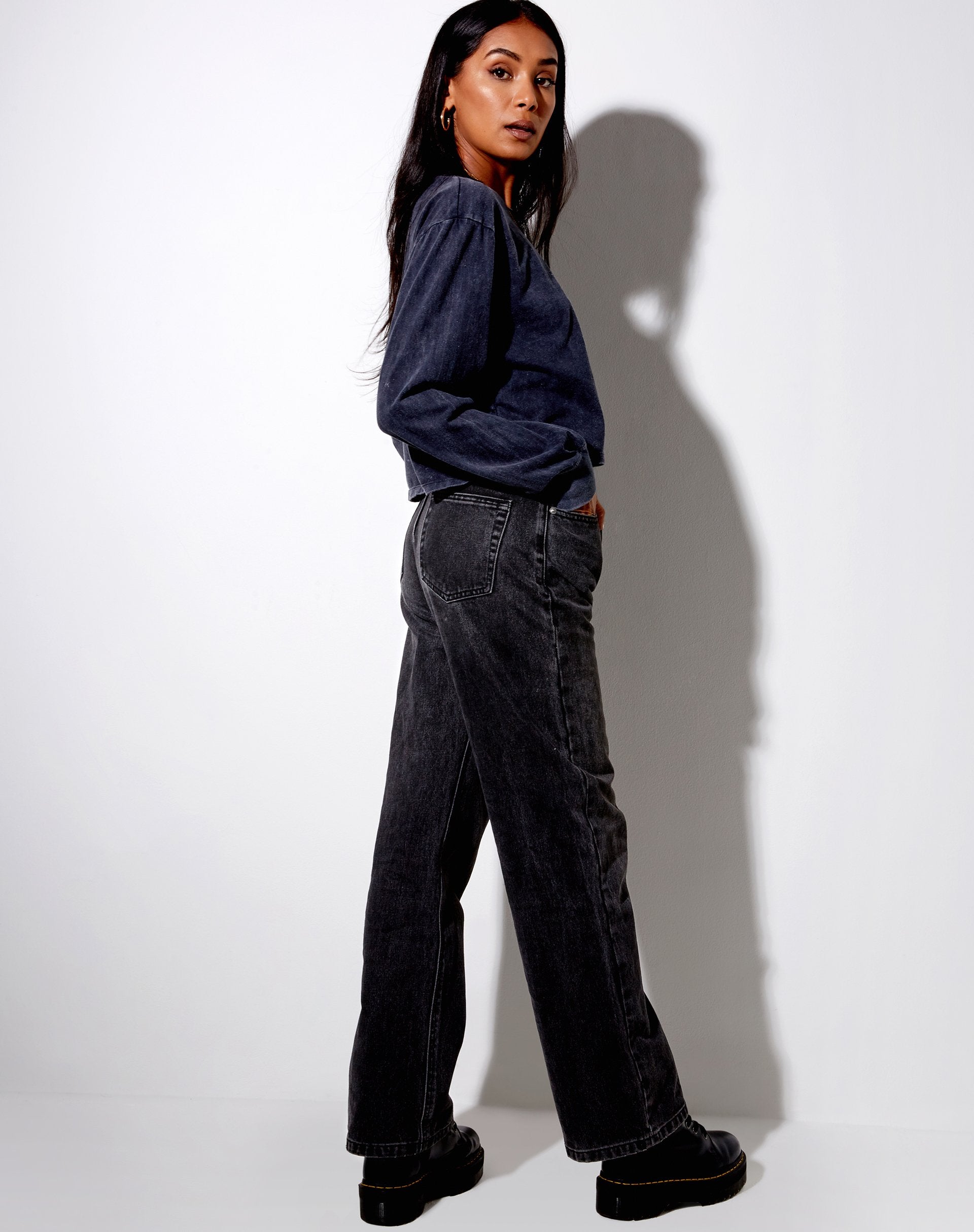Imagen de Boli Crop Tee in Black Wash Tribal Angelo