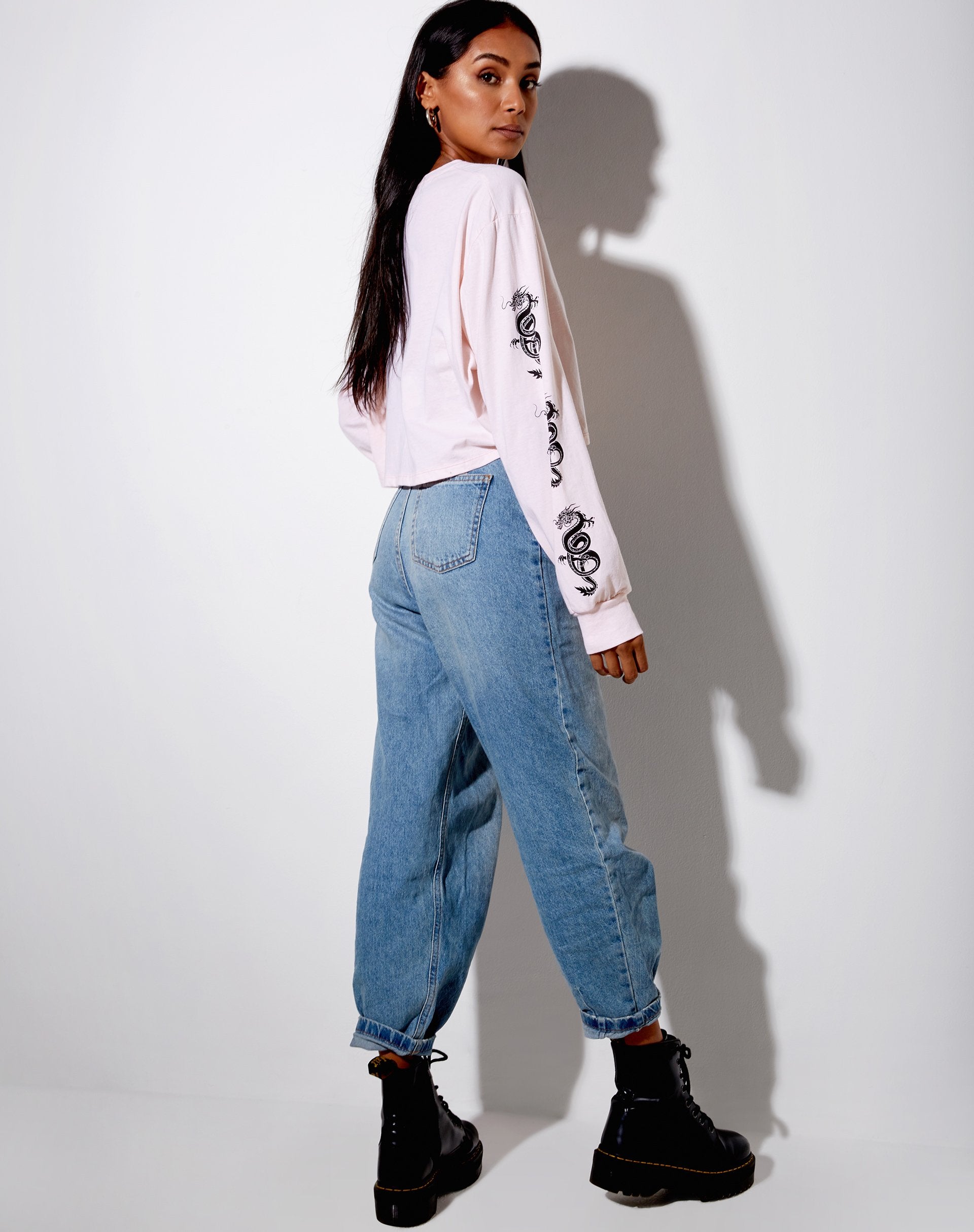 Imagen de Boli Crop Tee in Blush Pink Dragon