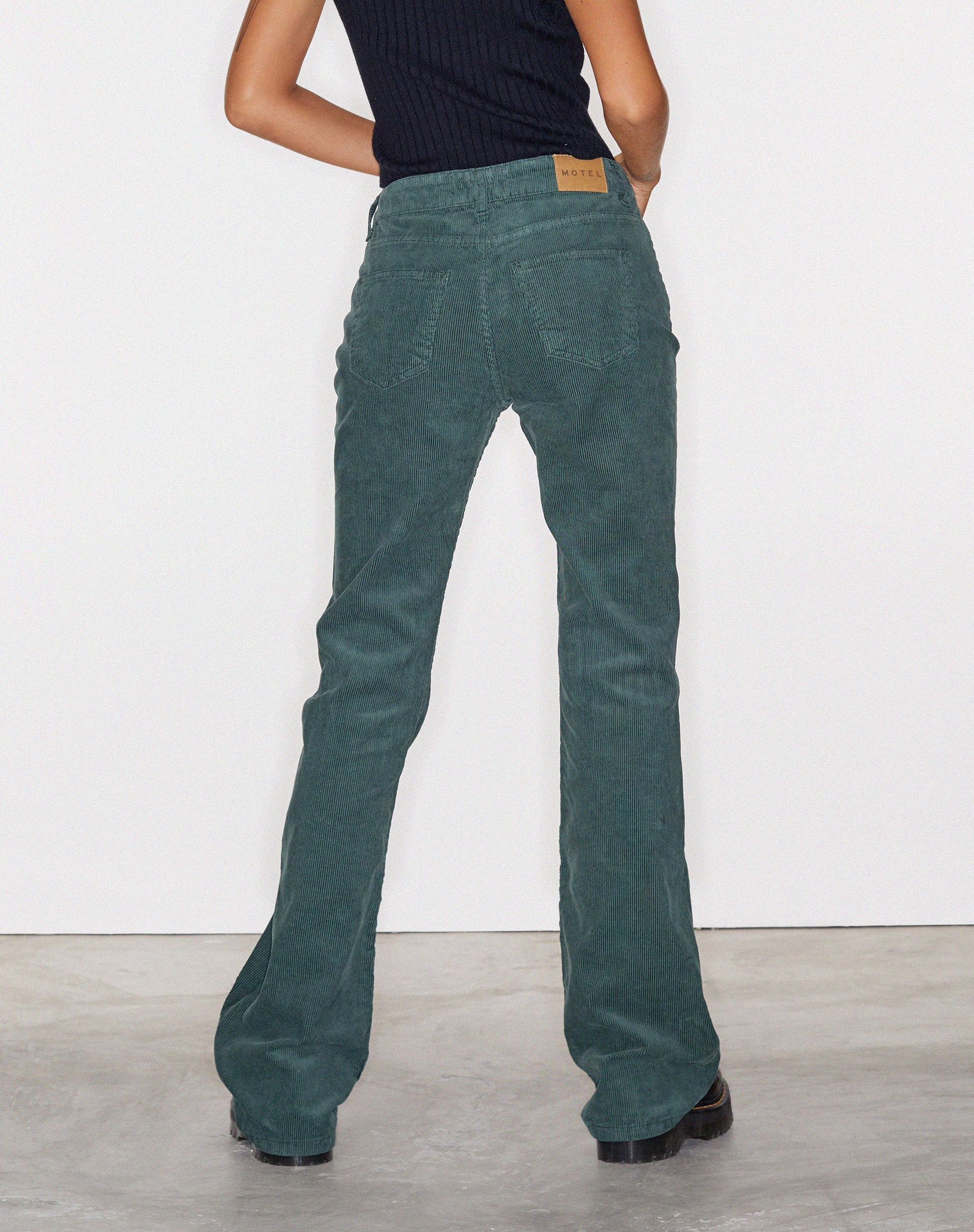 imagen de Bootleg Jeans en Cord Forest Green