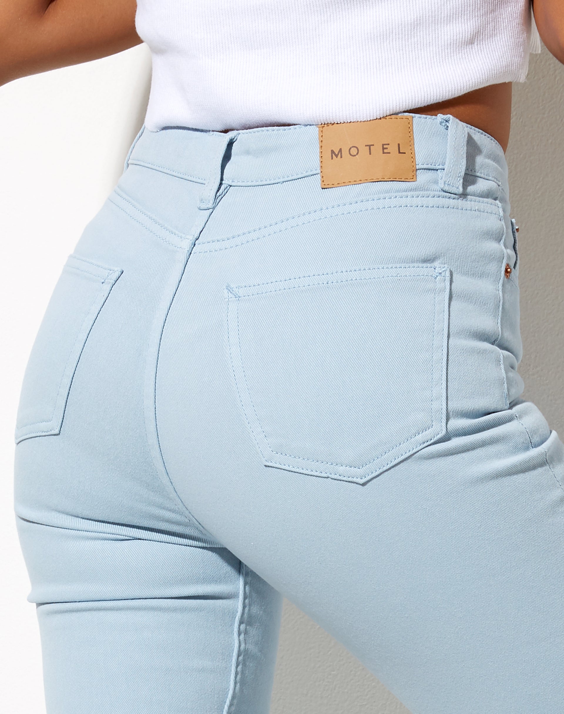 Imagen de Bootleg Jeans en azul cielo
