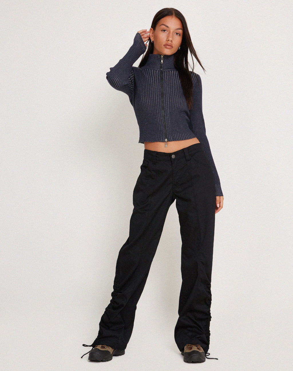 Pantalón cargo de tiro bajo Bracha, negro