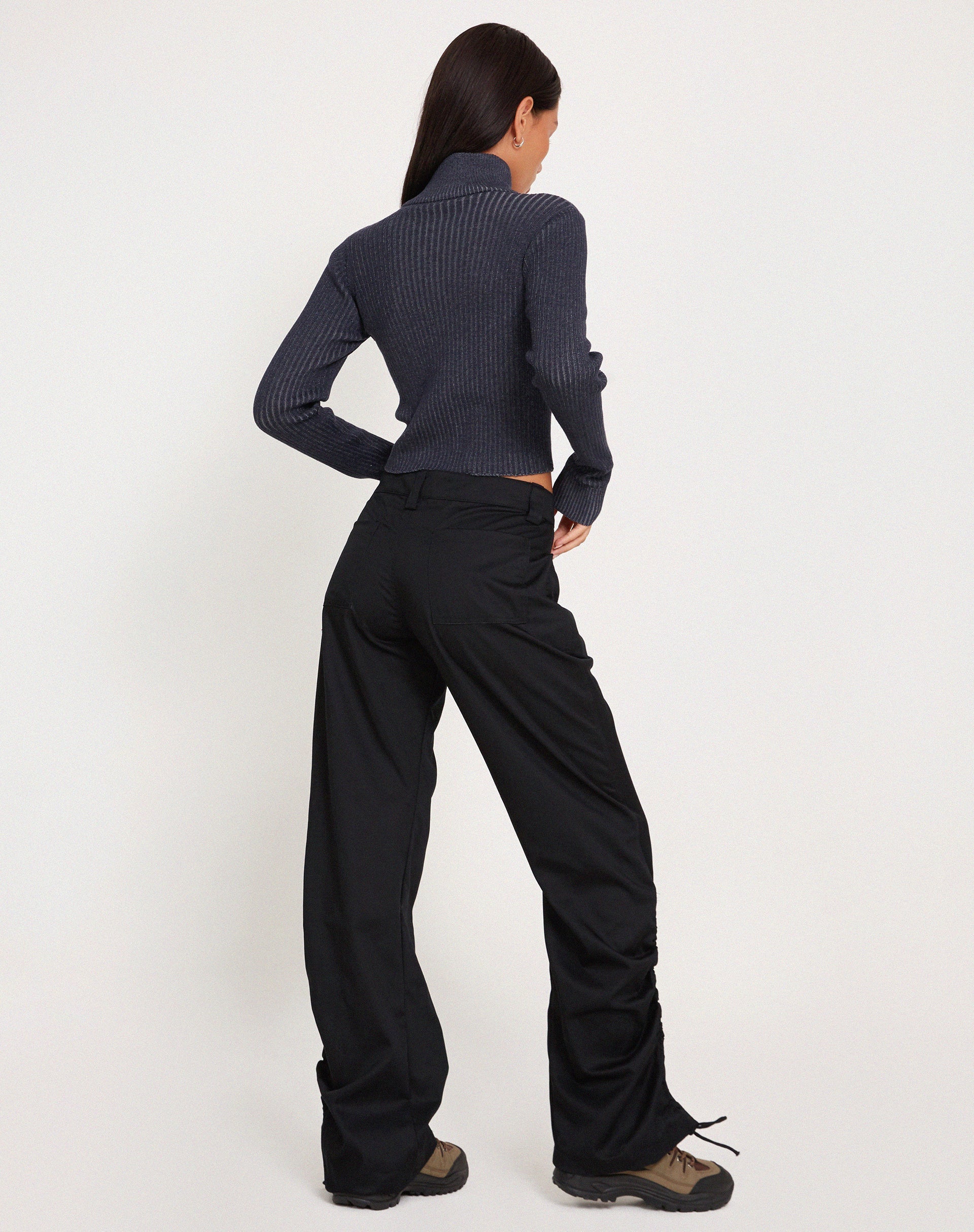 Imagen de Bracha Low Rise Cargo Trousers en negro