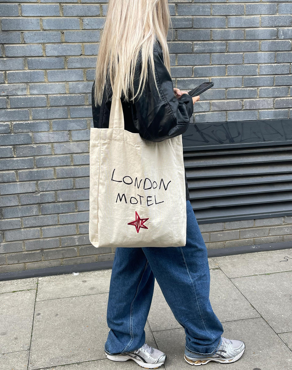 London Tote Bag en crudo London Motel Embro
