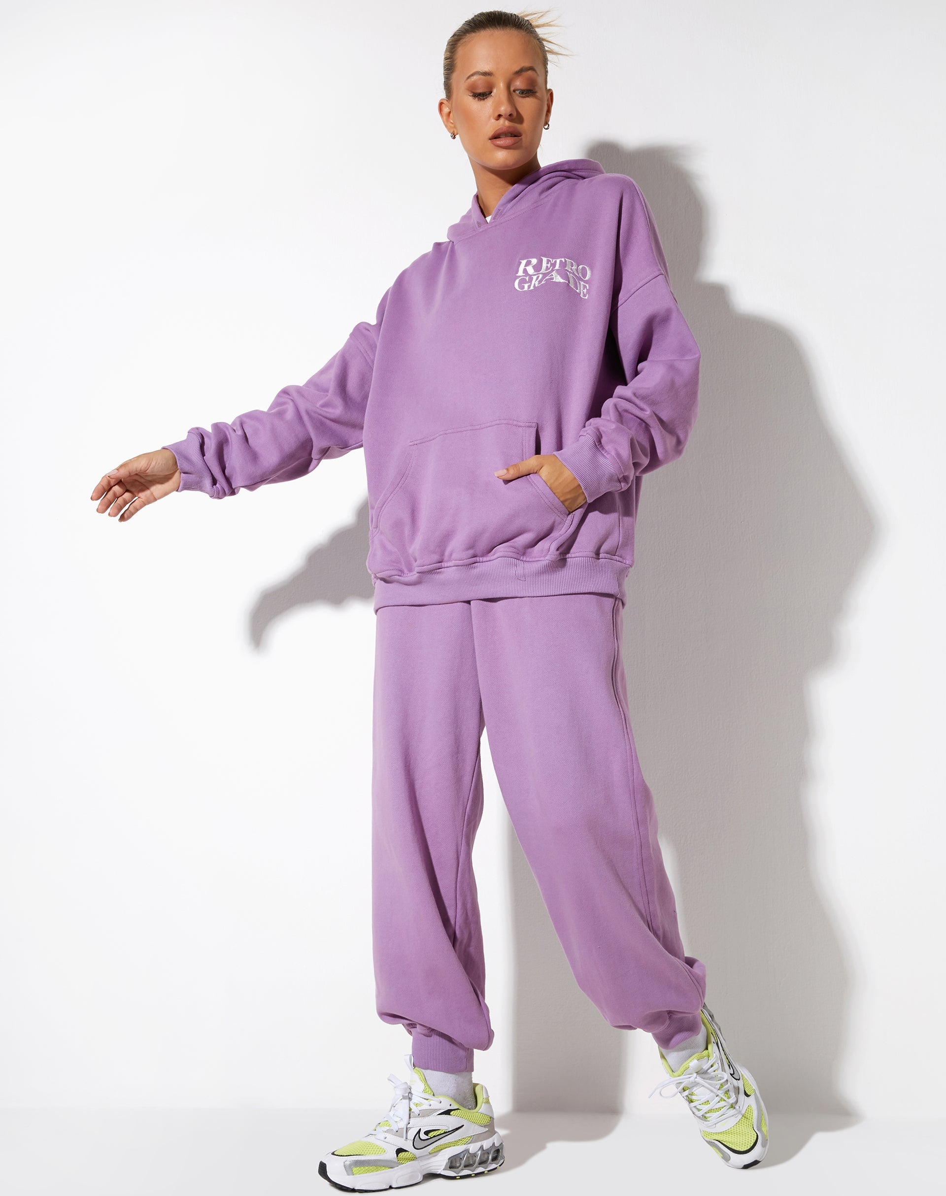 imagen de Oversize Hoodie in Lavender Retro Grade Embro