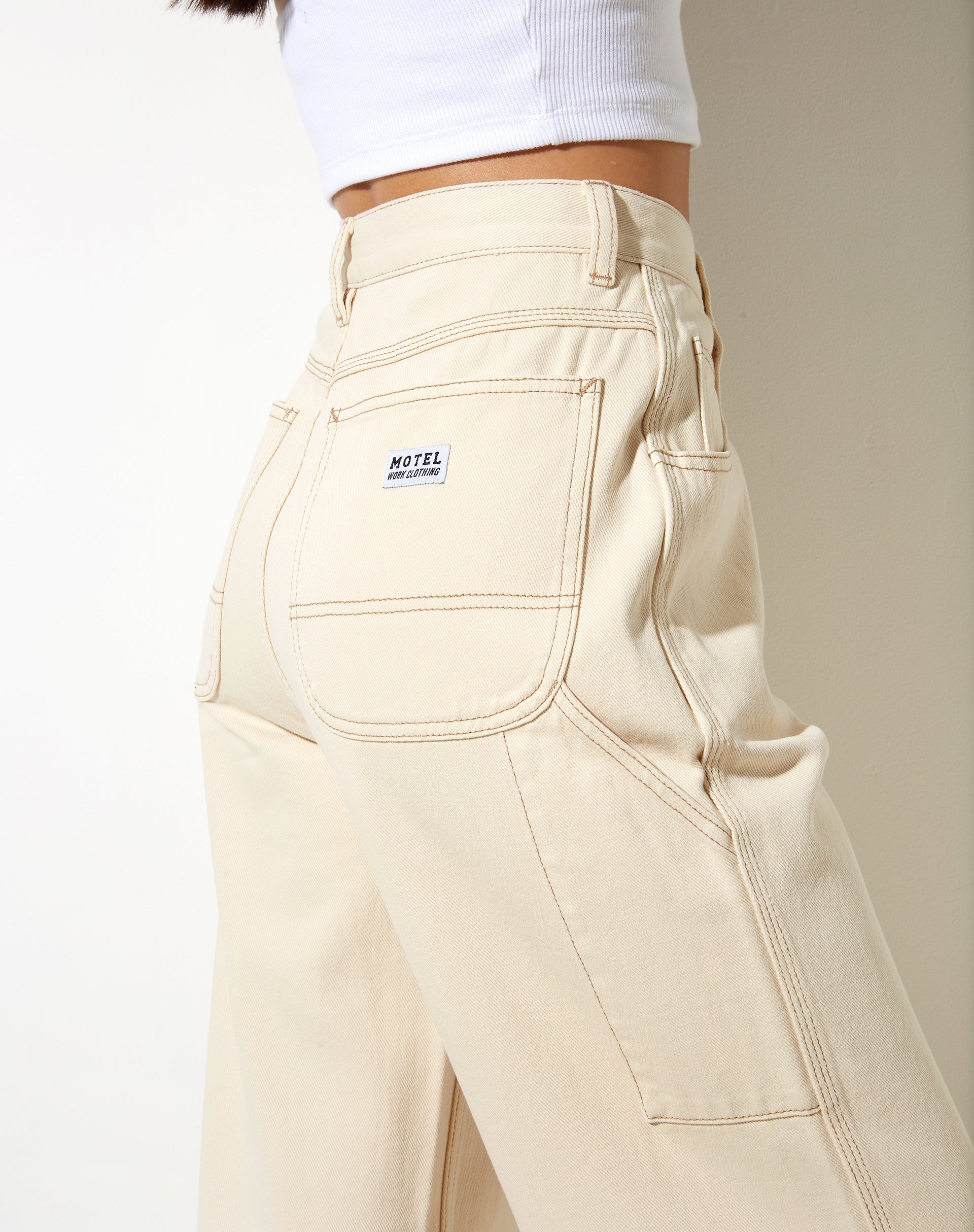 Imagen de Carpenter Jeans en color crudo