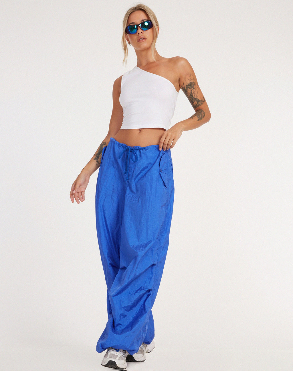 Pantalón Chute en paracaídas azul cobalto