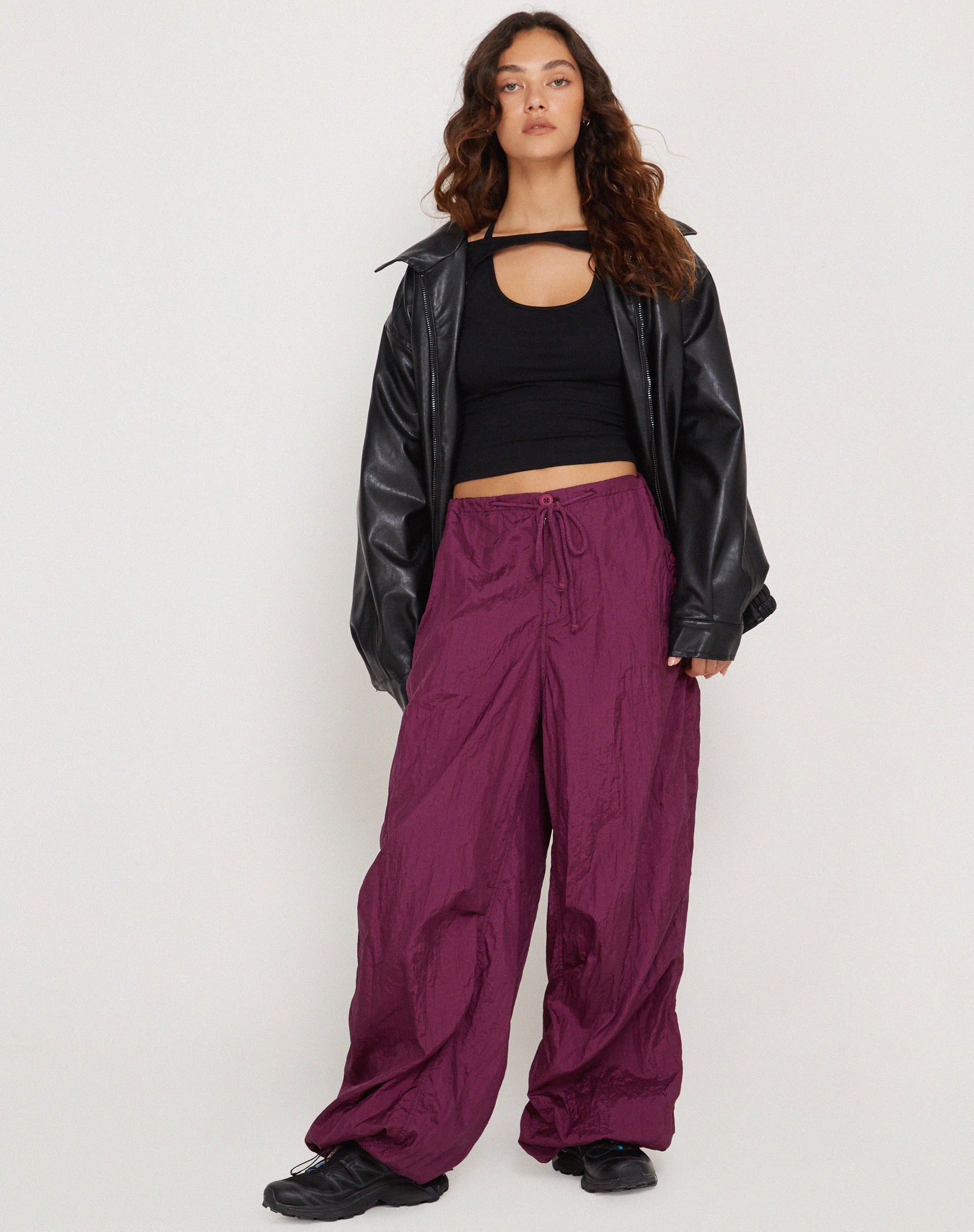 Imagen del pantalón Chute en morado oscuro
