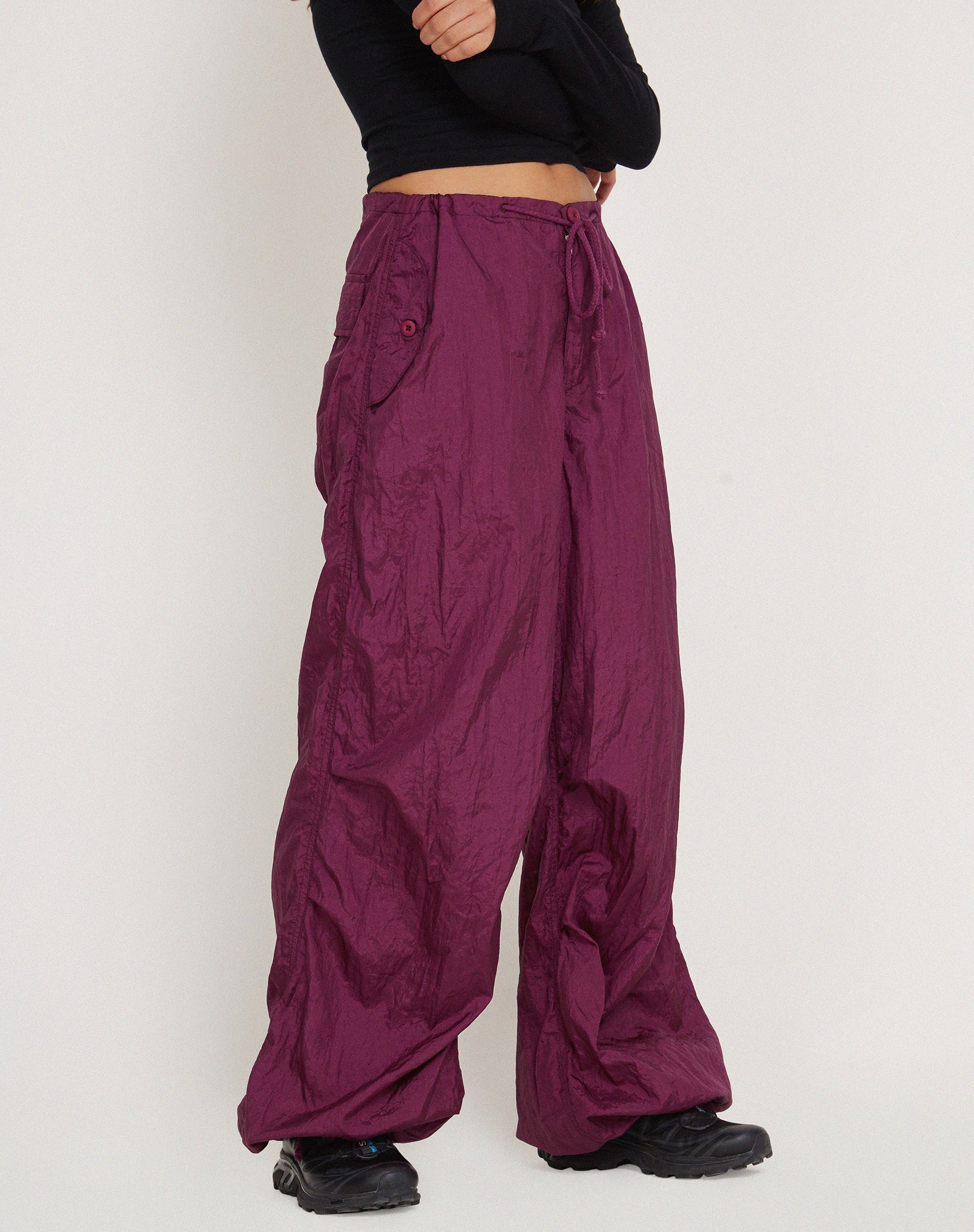 Imagen del pantalón Chute en morado oscuro