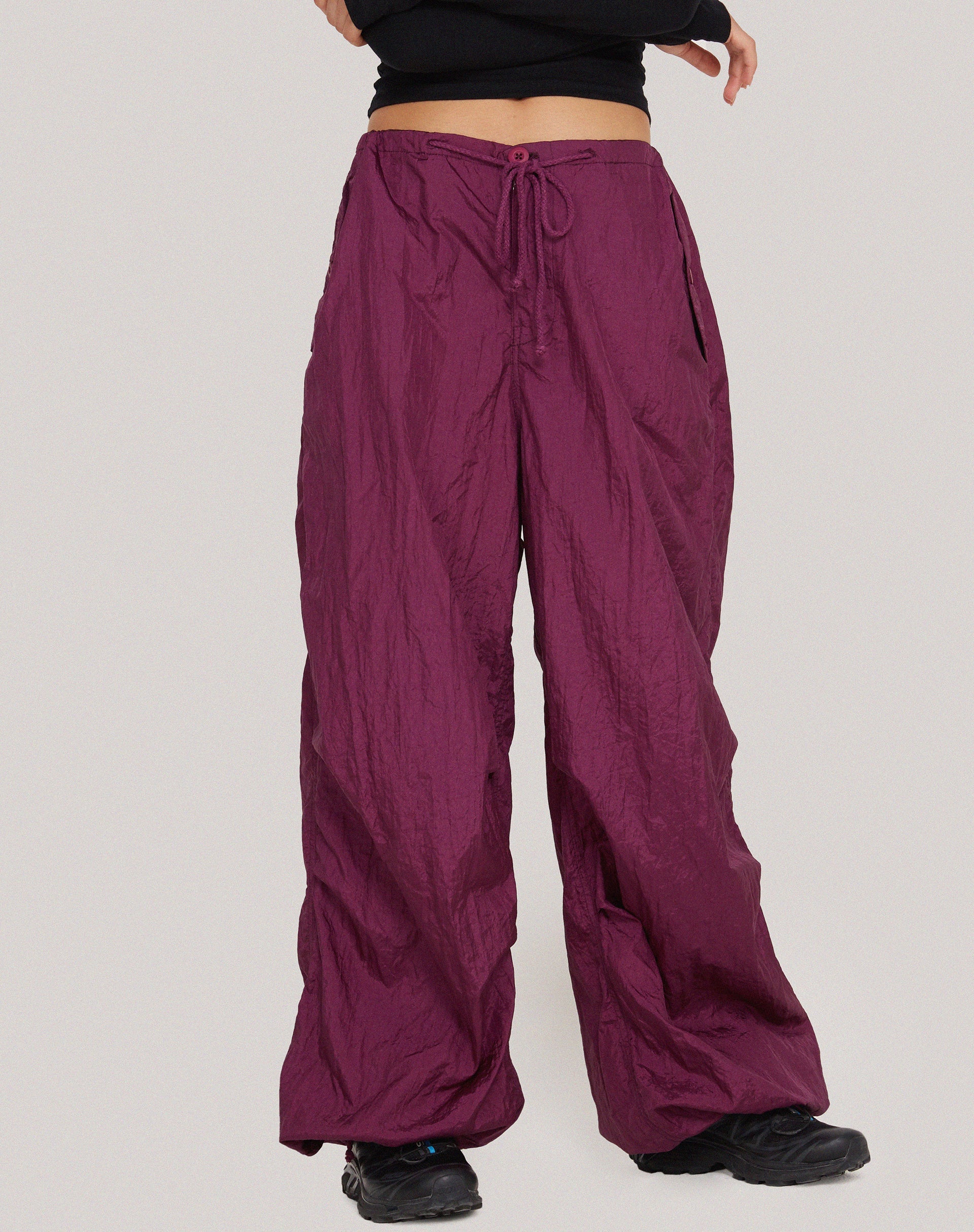 Imagen del pantalón Chute en morado oscuro