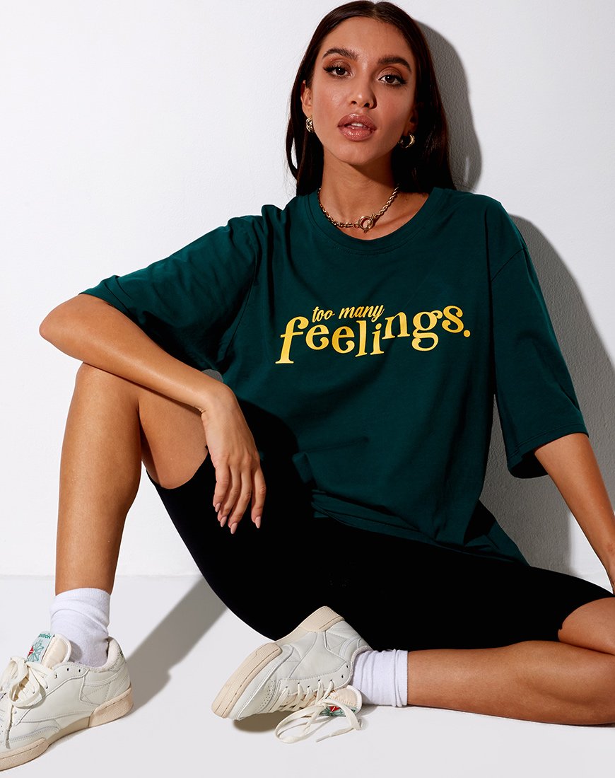 Camiseta Cocoon en verde botella "Too Many Feelings" (Demasiados sentimientos)