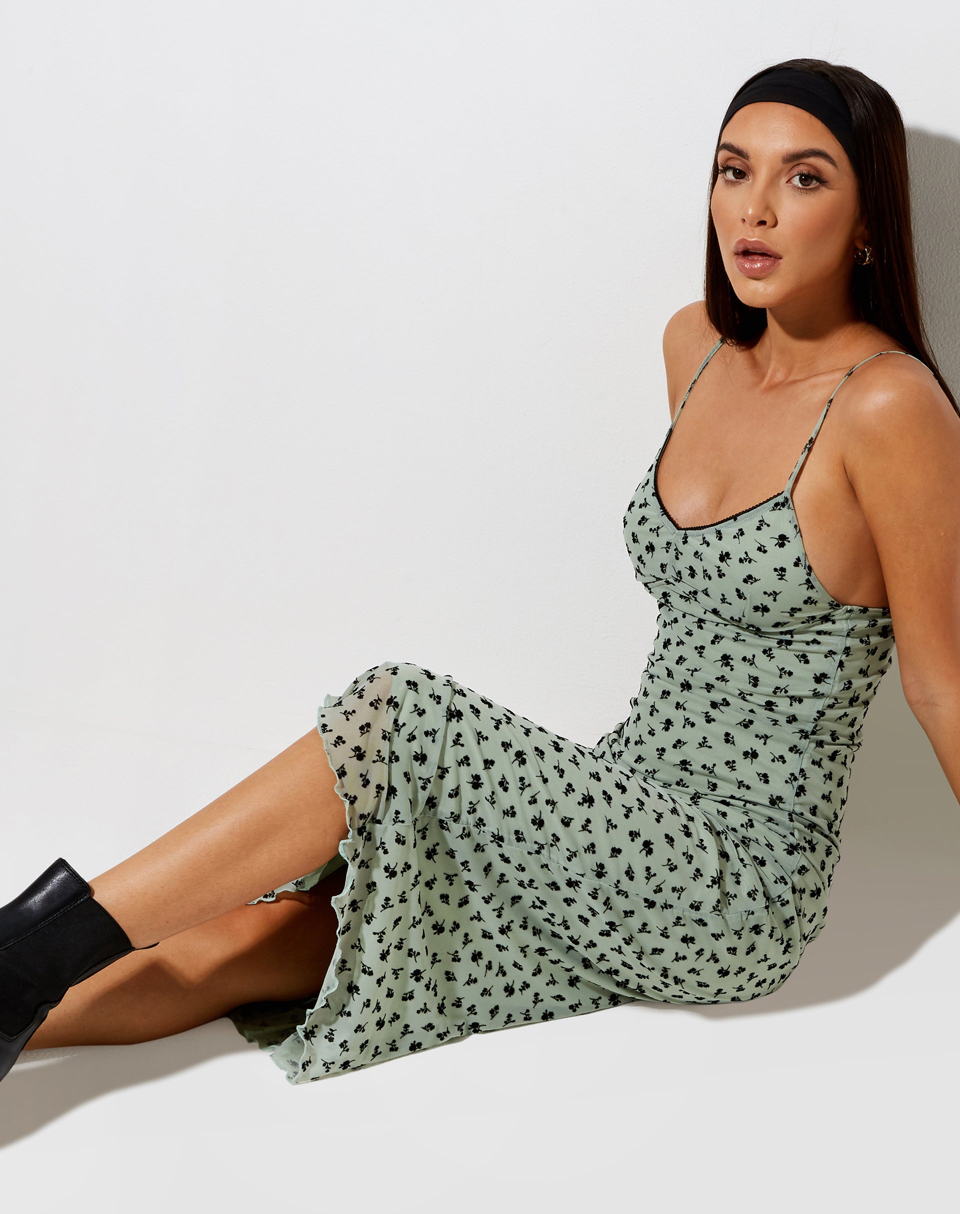 Imagen de Cotina Vestido Midi en Florecillas Salvia Negro Flock