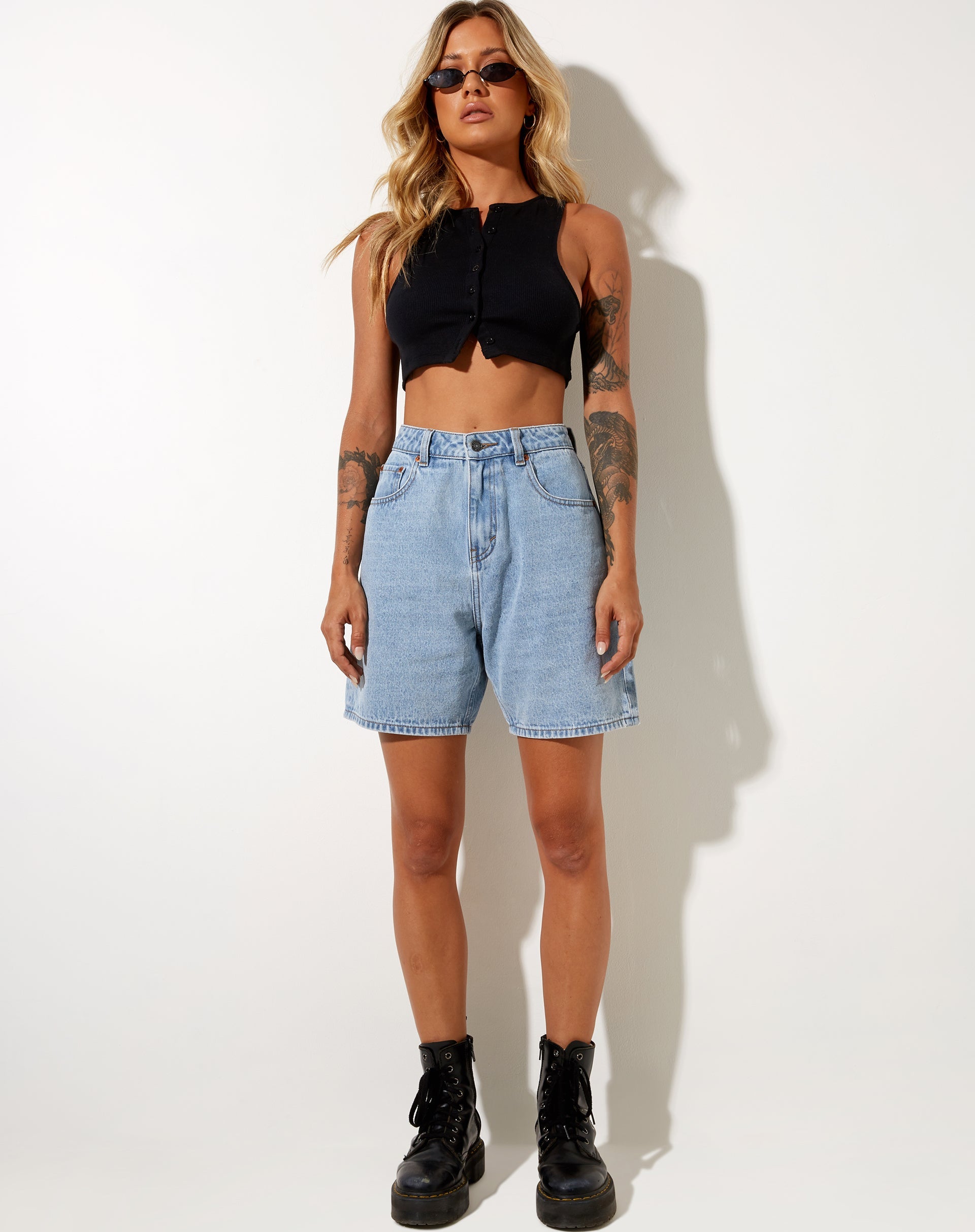 Imagen de Dad Denim Short en azul claro lavado tonal