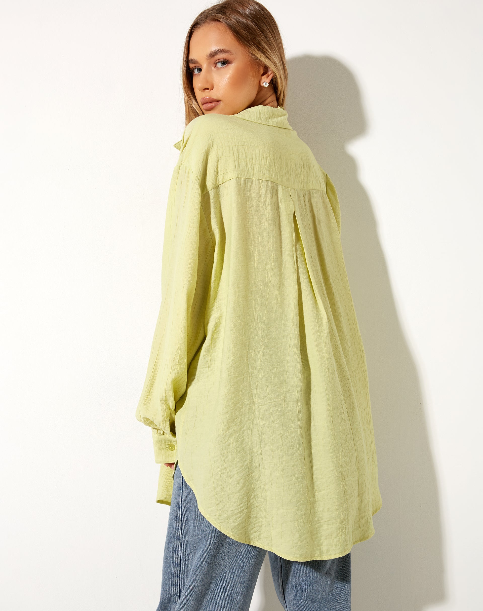 Imagen de la camisa Dael Oversized en Crinkle Sage