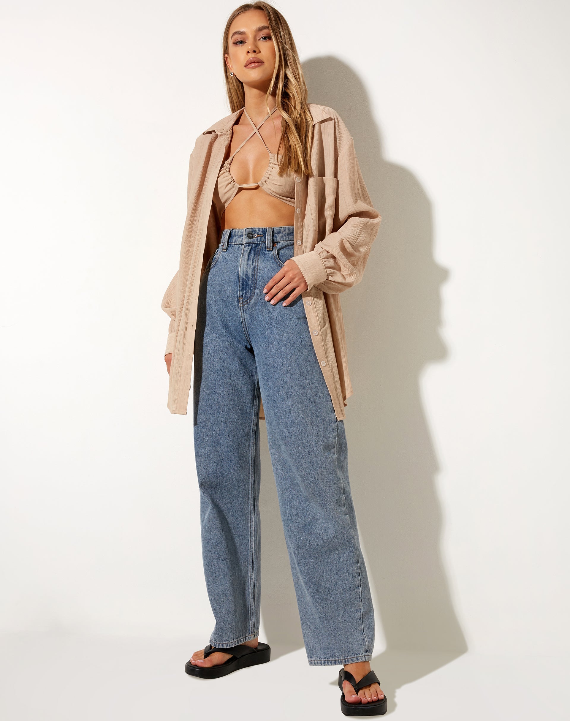 Imagen de la camisa Dael Oversized en Crinkle Tan
