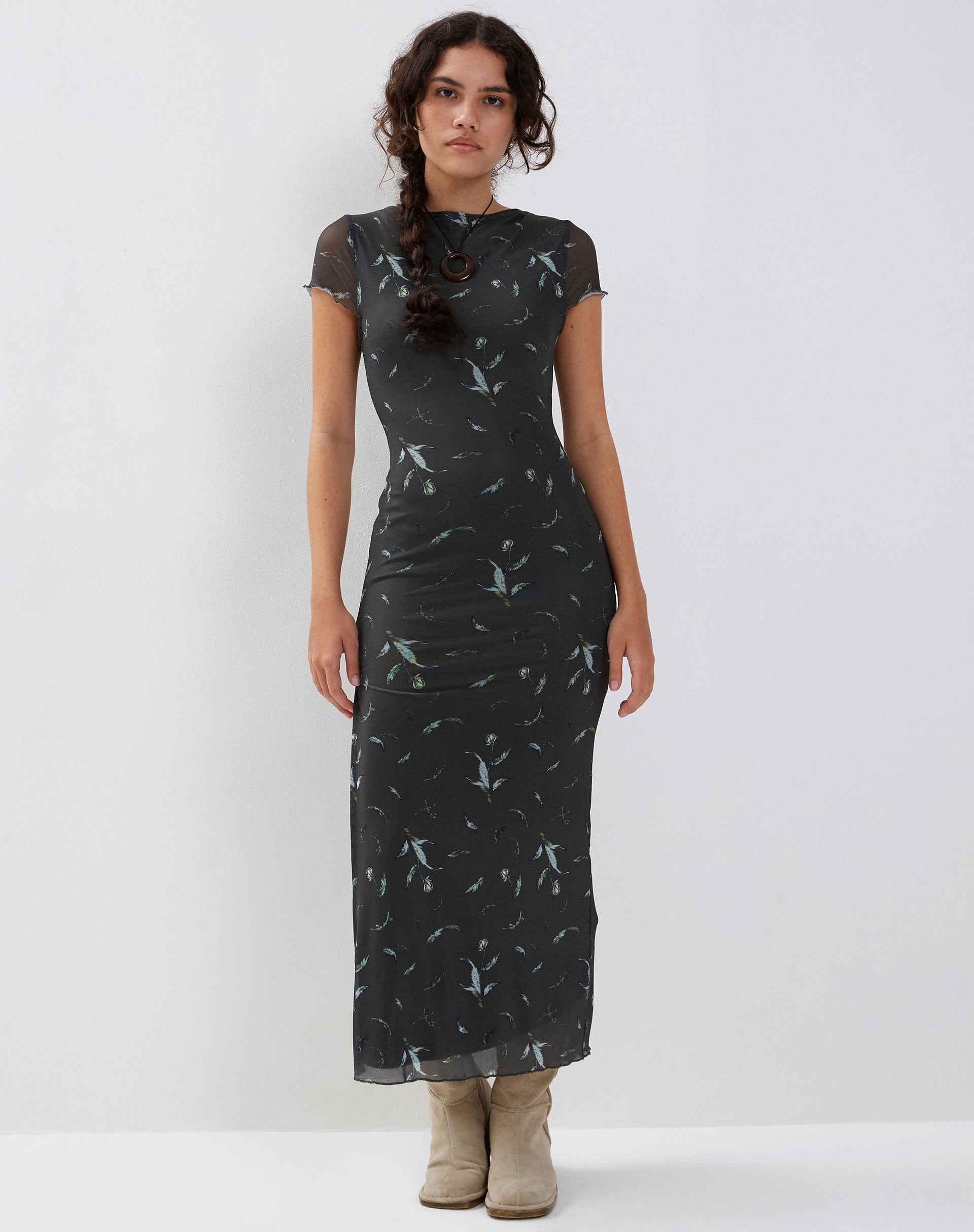 Imagen de Danari Maxi Vestido de Malla en Floral Silueta Caqui
