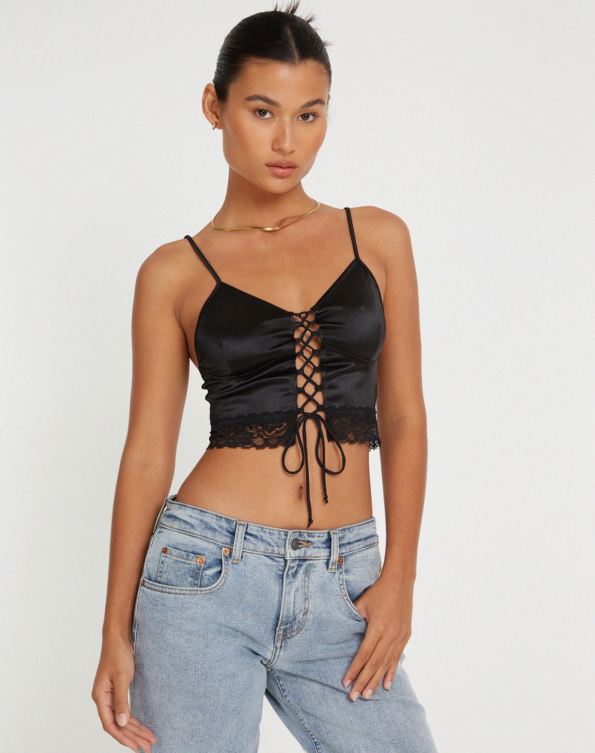 imagen de Datuk Crop Top en satén negro